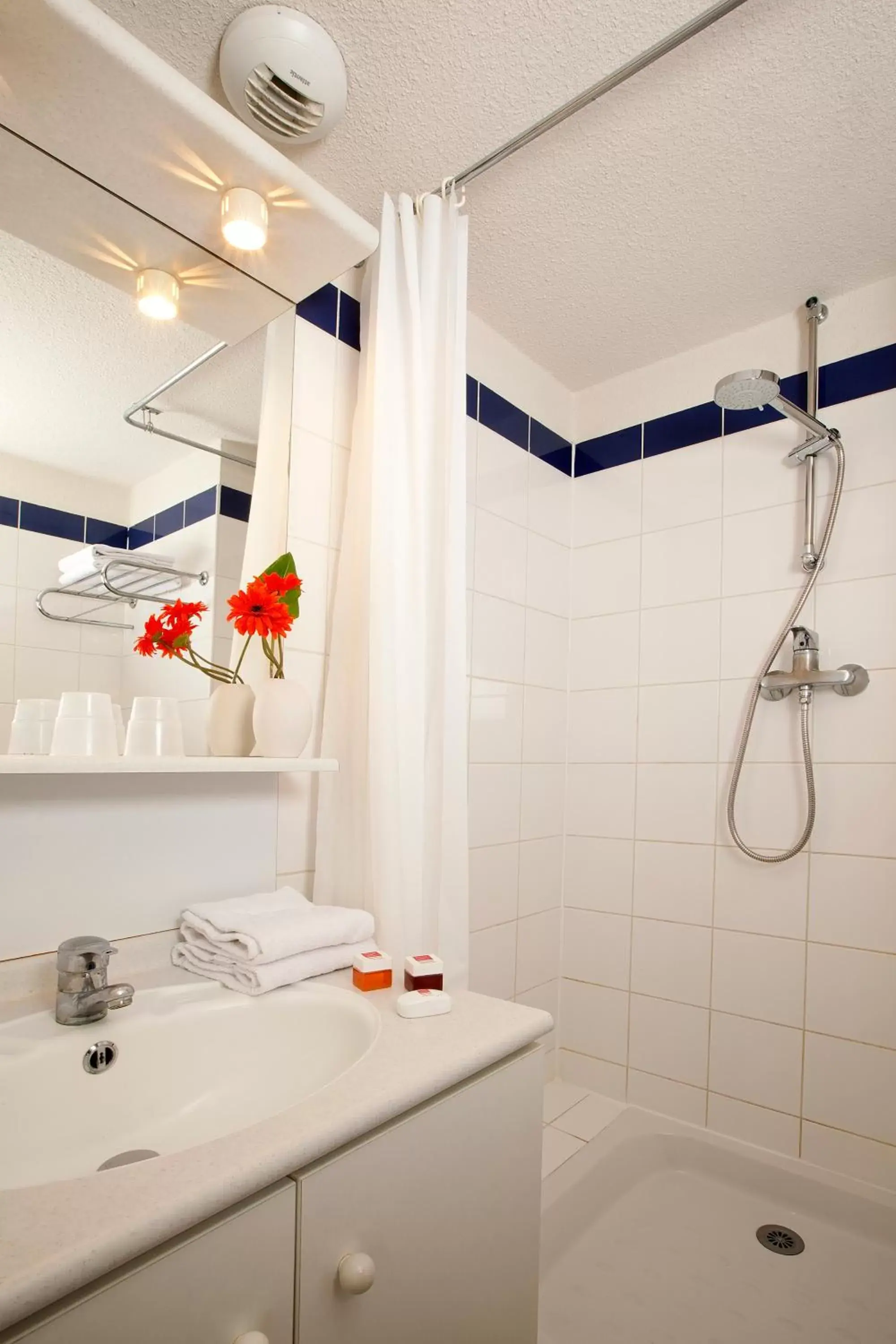 Shower, Bathroom in Séjours & Affaires Serris Rive Gauche