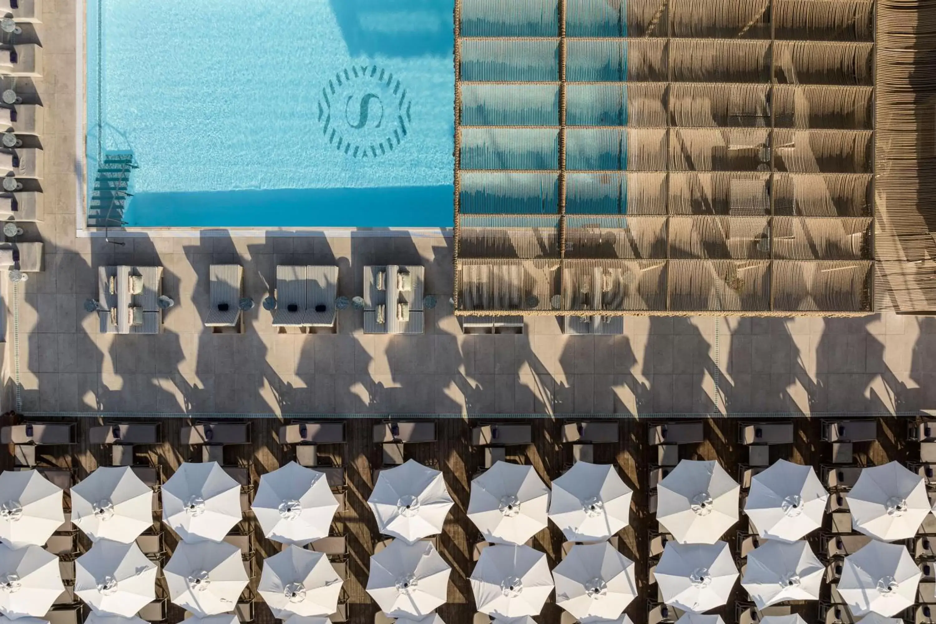 Swimming pool in Sheraton Grand Tel Aviv