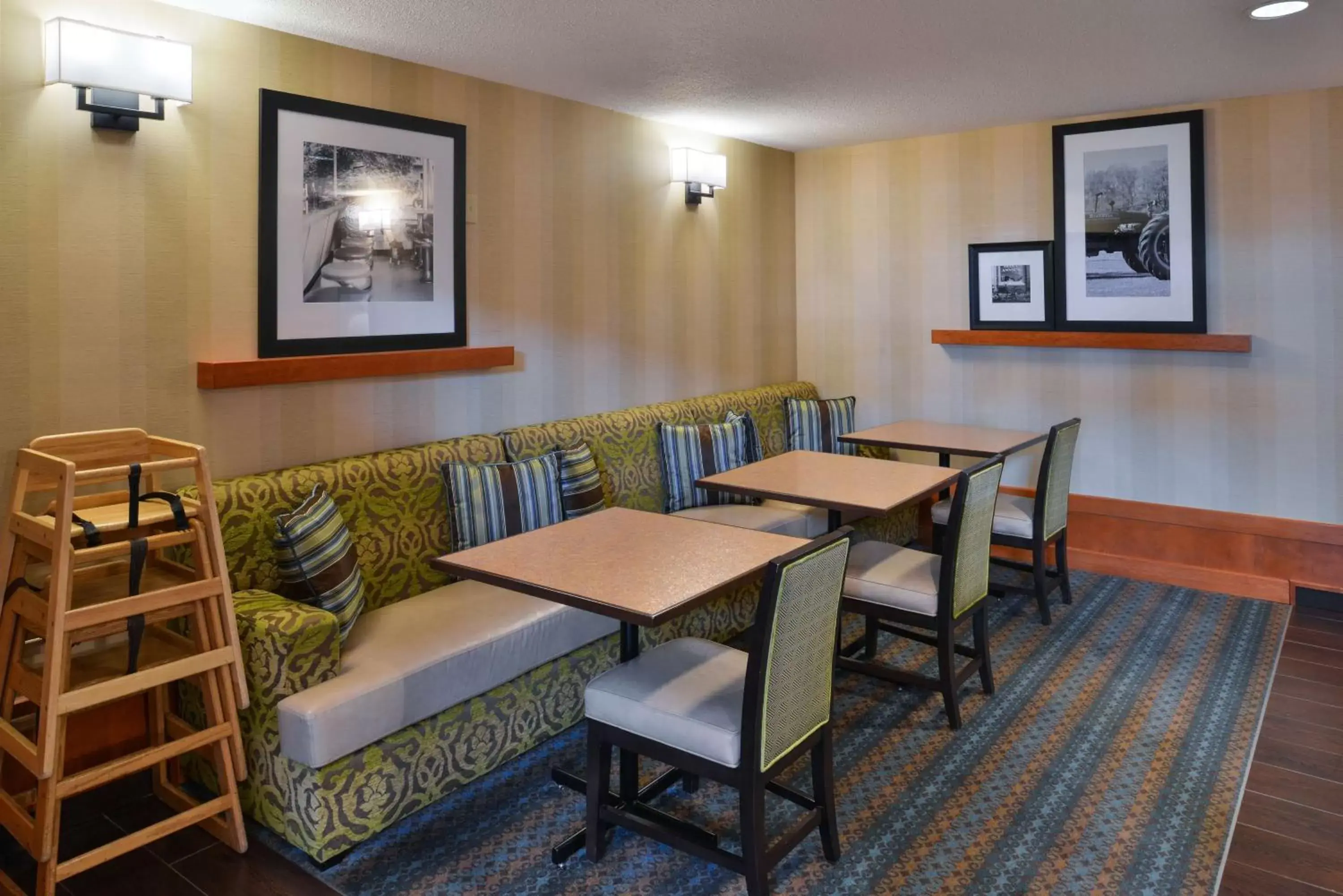 Restaurant/places to eat in Hampton Inn & Suites by Hilton Calgary University NW Restaurant/places to eat in Hampton Inn & Suites by Hilton Calgary University NW
