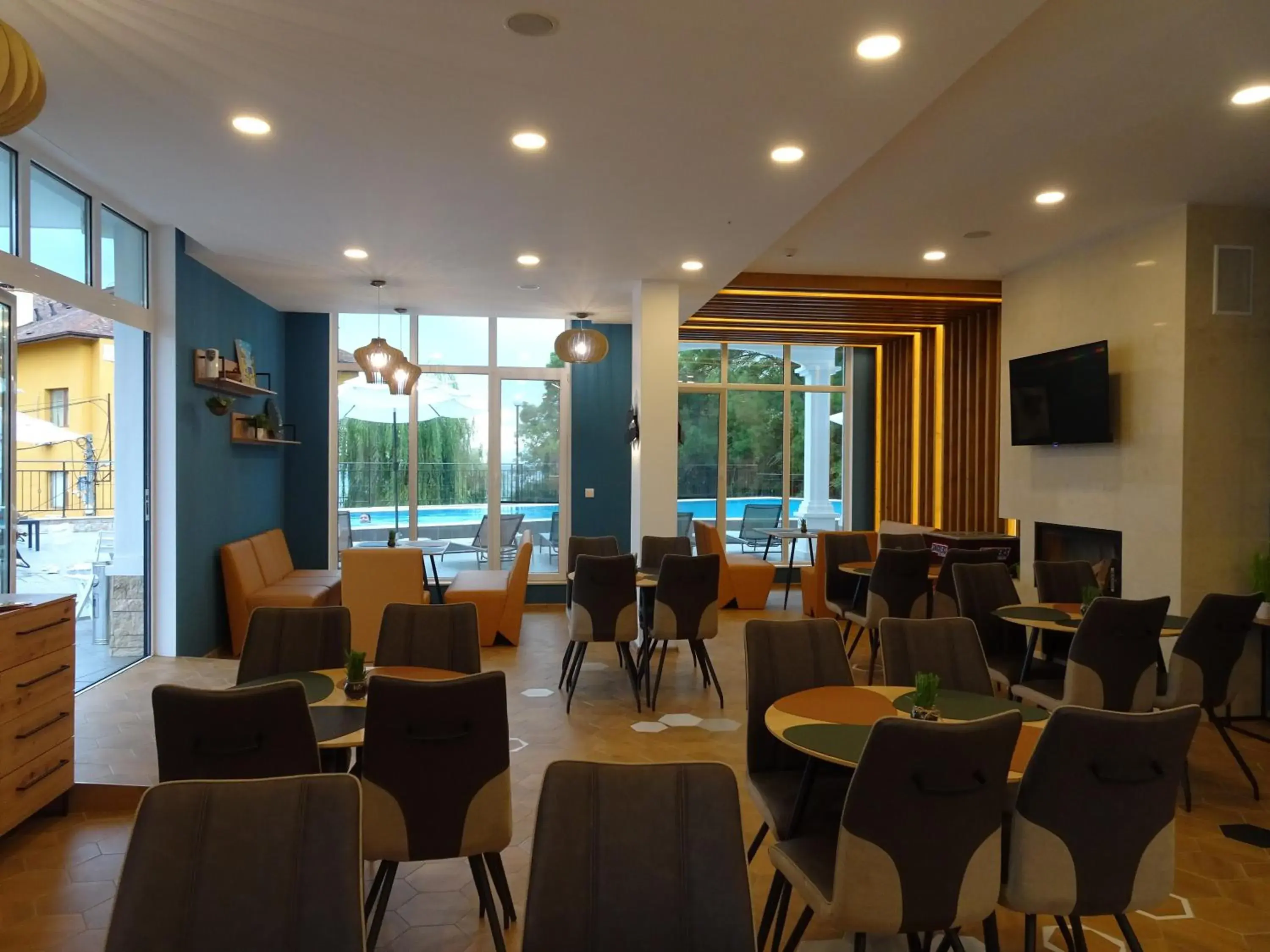 Restaurant/Places to Eat in Hotel Samara