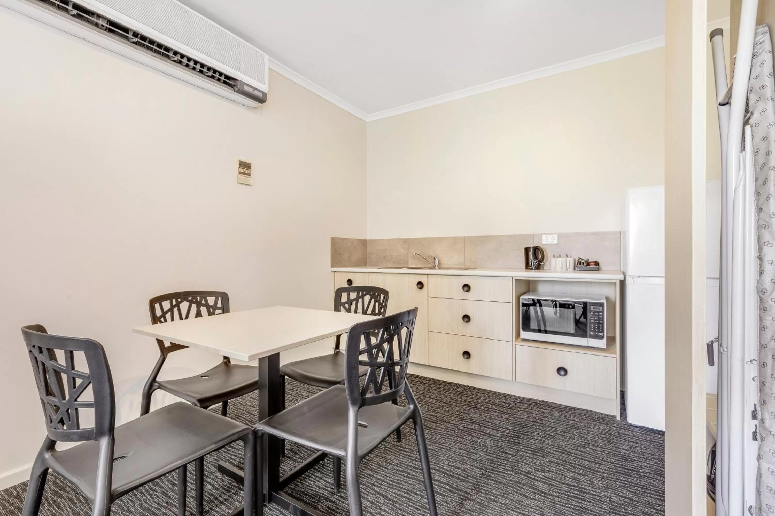 Coffee/tea facilities in Nightcap at Findon Hotel