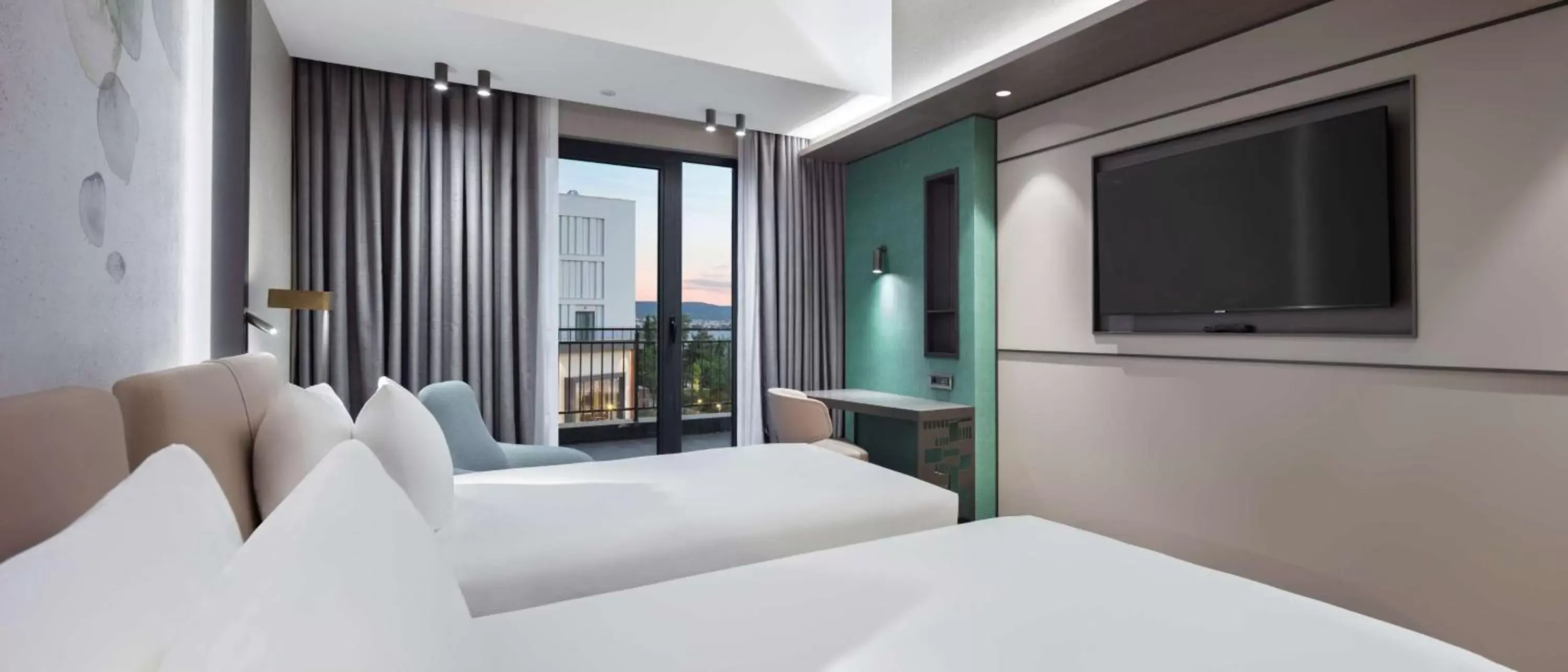 Bedroom, Bed in Doubletree By Hilton Canakkale