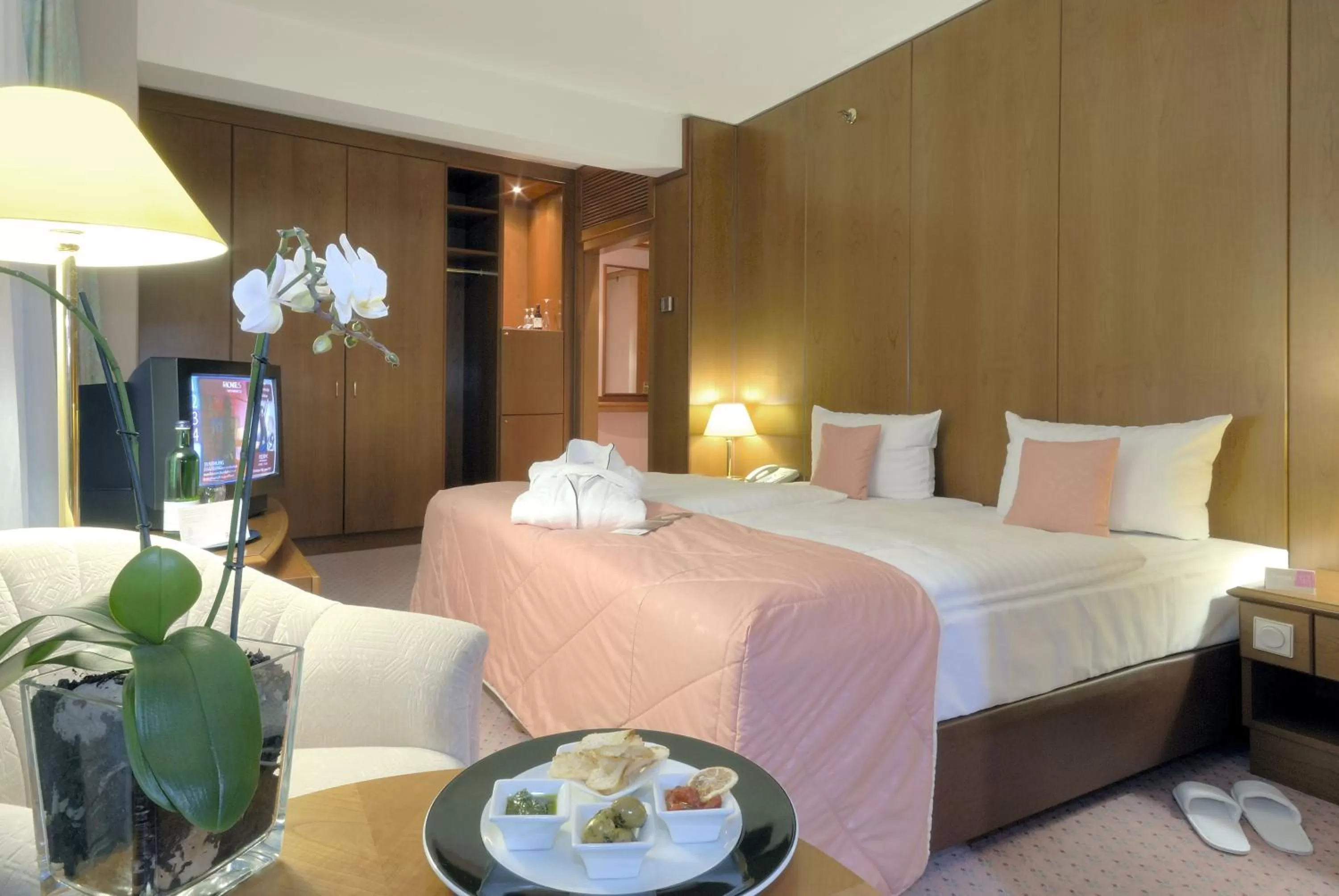 Photo of the whole room, Bed in Radisson Blu Hotel Cottbus