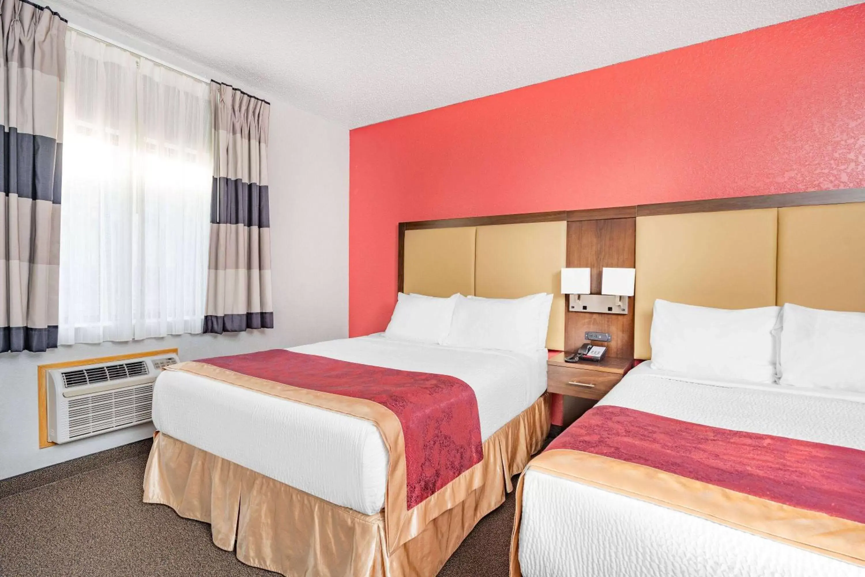 Photo of the whole room, Bed in Ramada by Wyndham Keystone Near Mt Rushmore