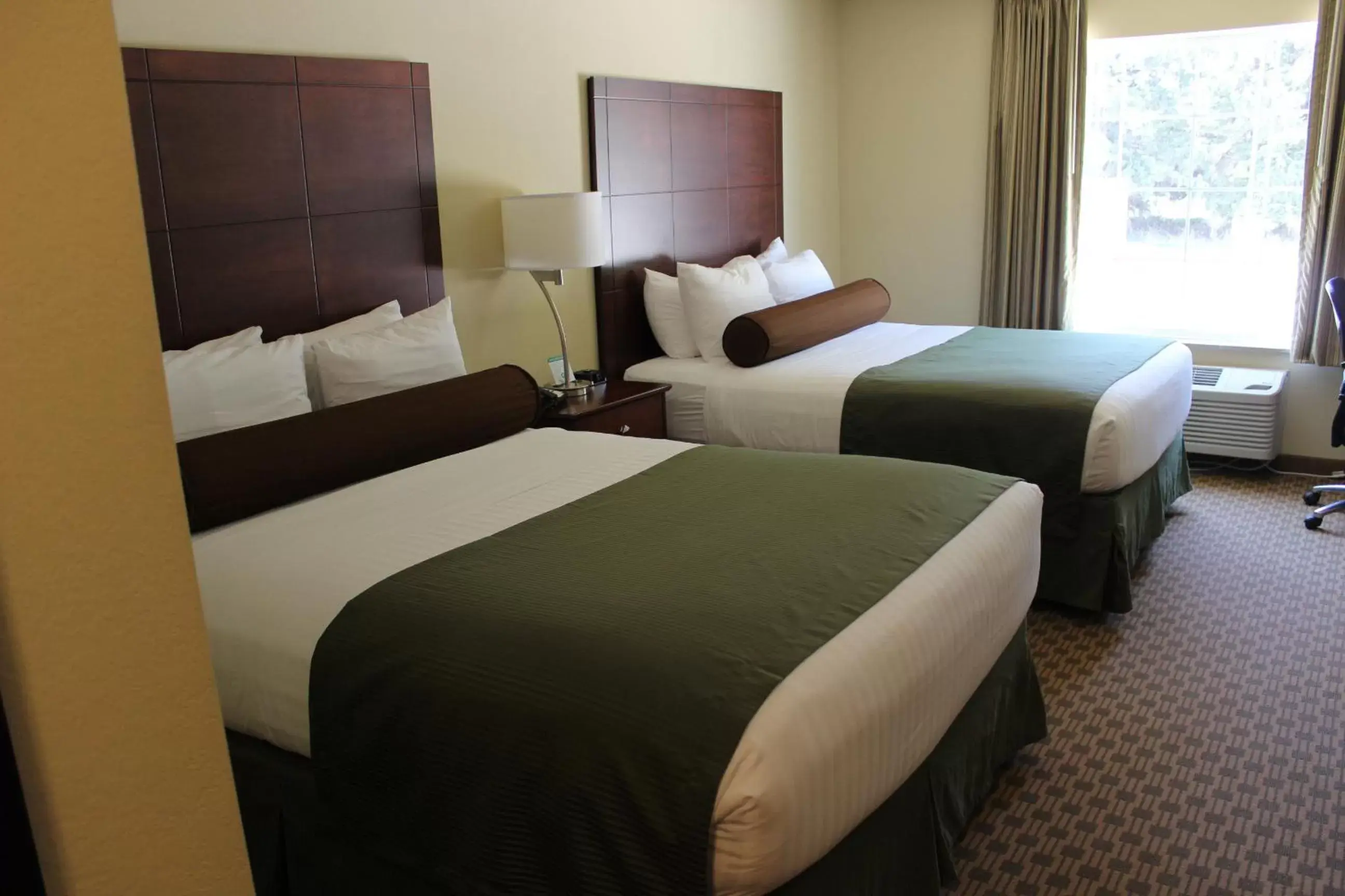 Bed in Cobblestone Inn & Suites - Rugby Bed in Cobblestone Inn & Suites - Rugby