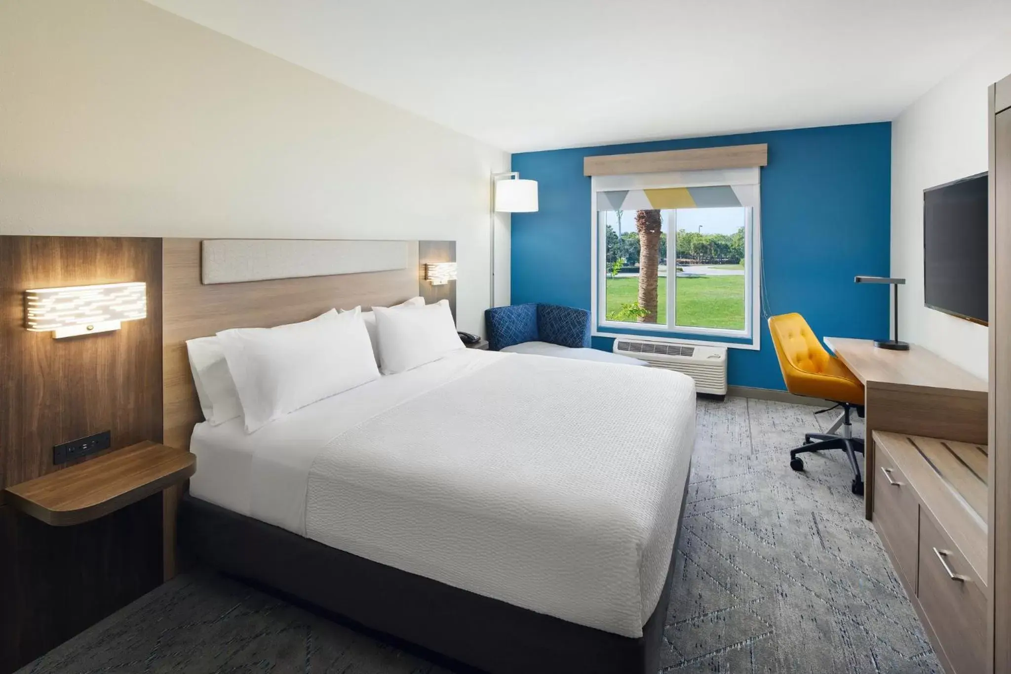 Photo of the whole room, Bed in Holiday Inn Express Hotel & Suites Port St. Lucie West, an IHG Hotel
