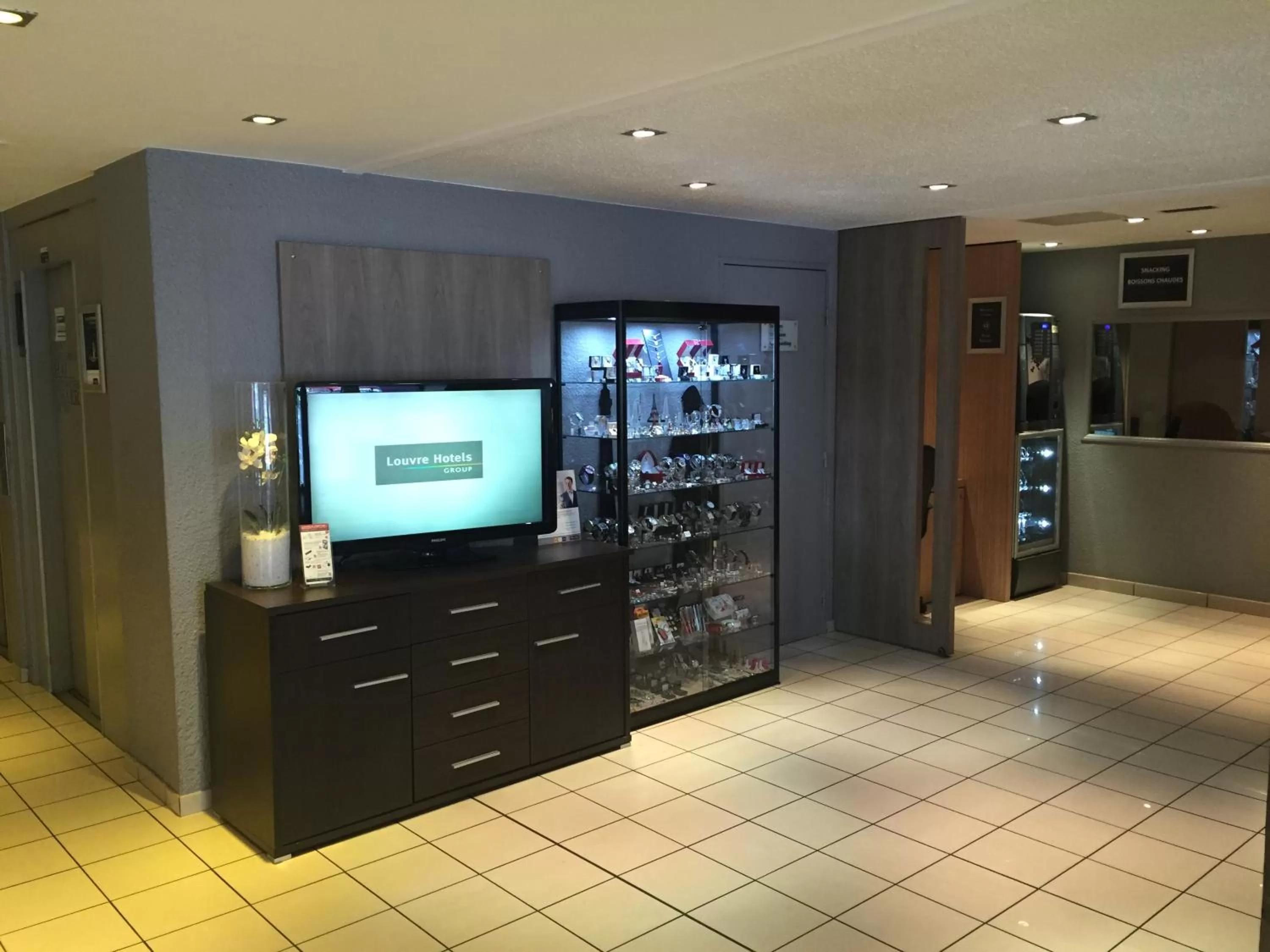 Lobby or reception in Kyriad Le Bourget Centre- Parc Des Expositions