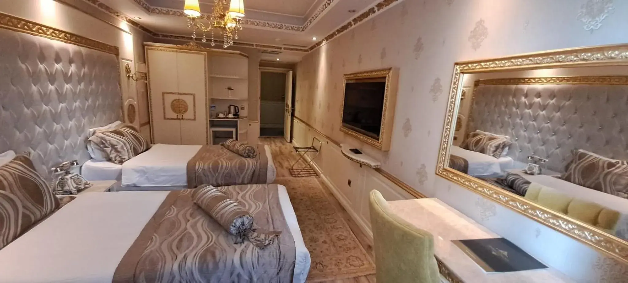 Bed, Seating Area in Hotel Emirhan Palace