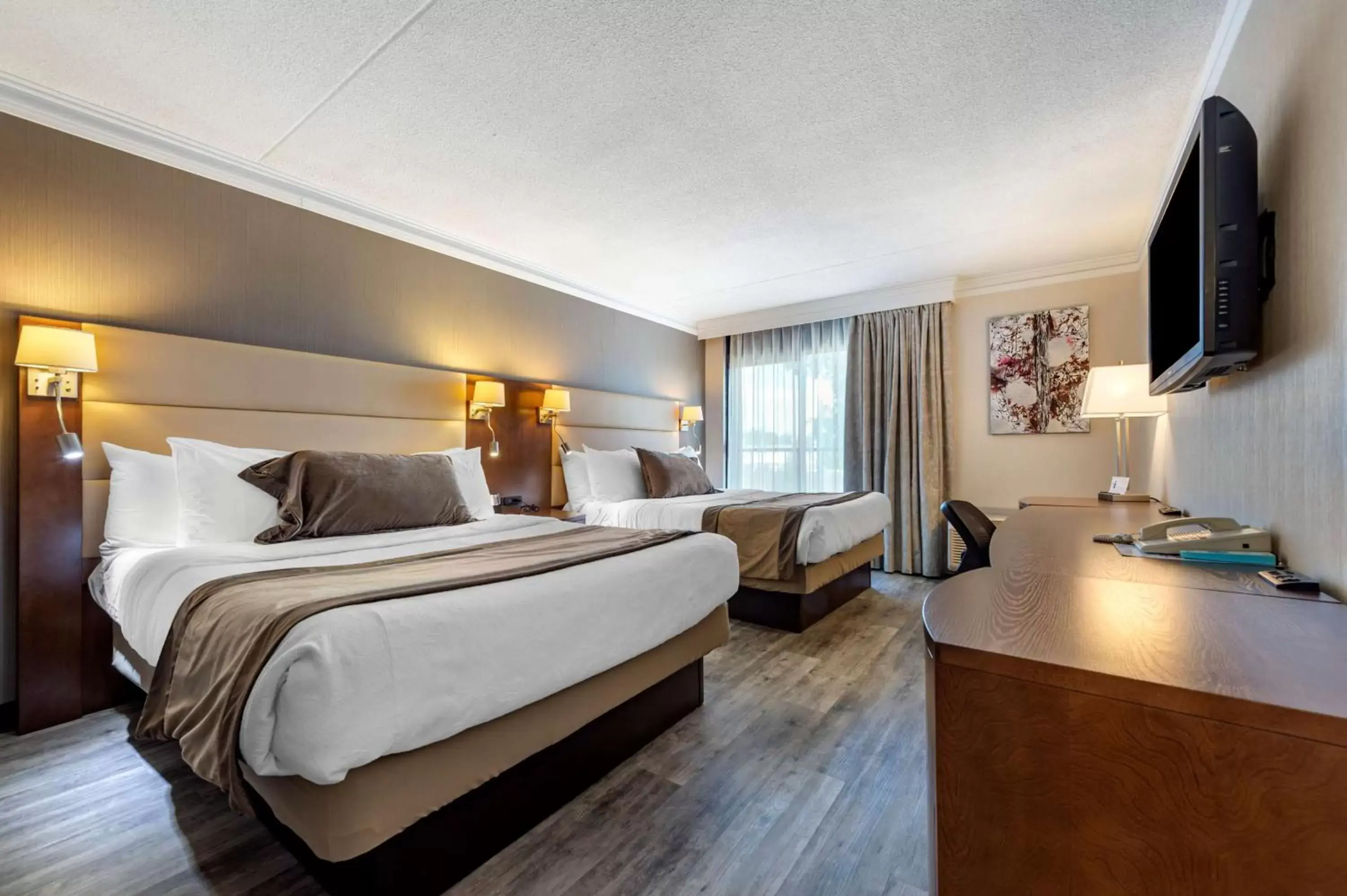 Bedroom in Best Western Hotel Universel Drummondville