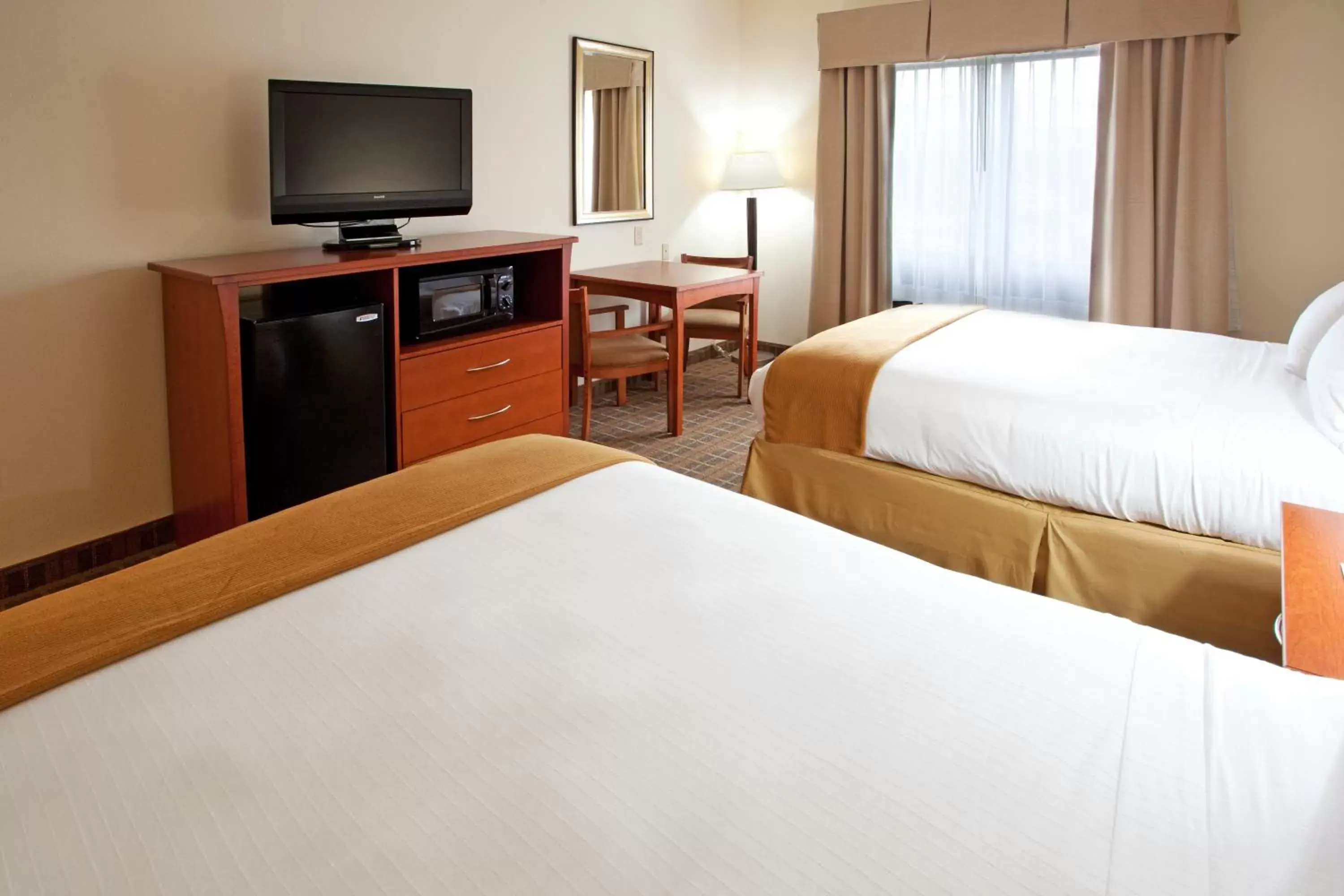 Day, Bed in Holiday Inn Express & Suites - Hardeeville-Hilton Head by IHG Day, Bed in Holiday Inn Express & Suites - Hardeeville-Hilton Head by IHG