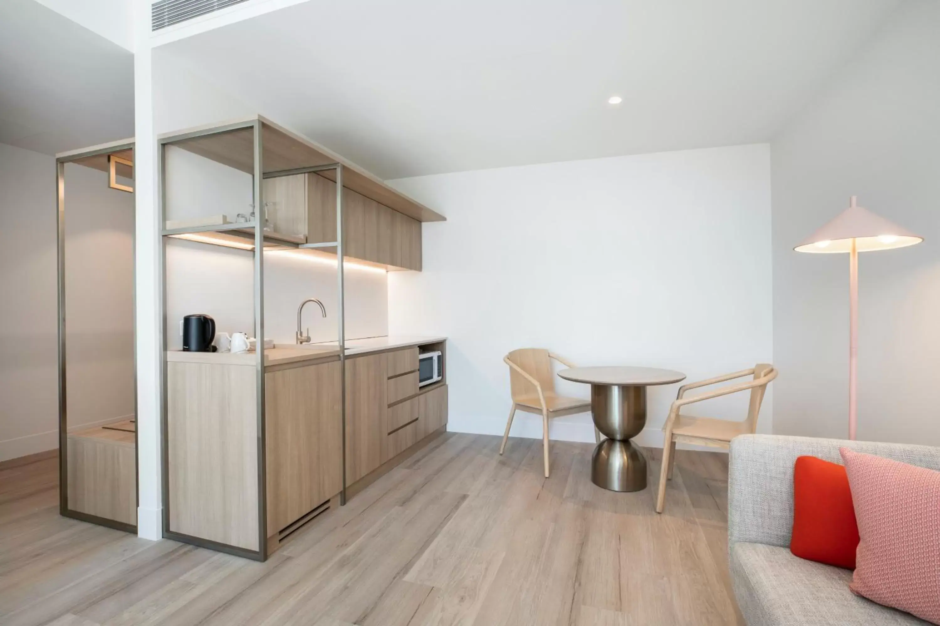 Photo of the whole room, Kitchen/Kitchenette in Holiday Inn & Suites Geelong, an IHG Hotel