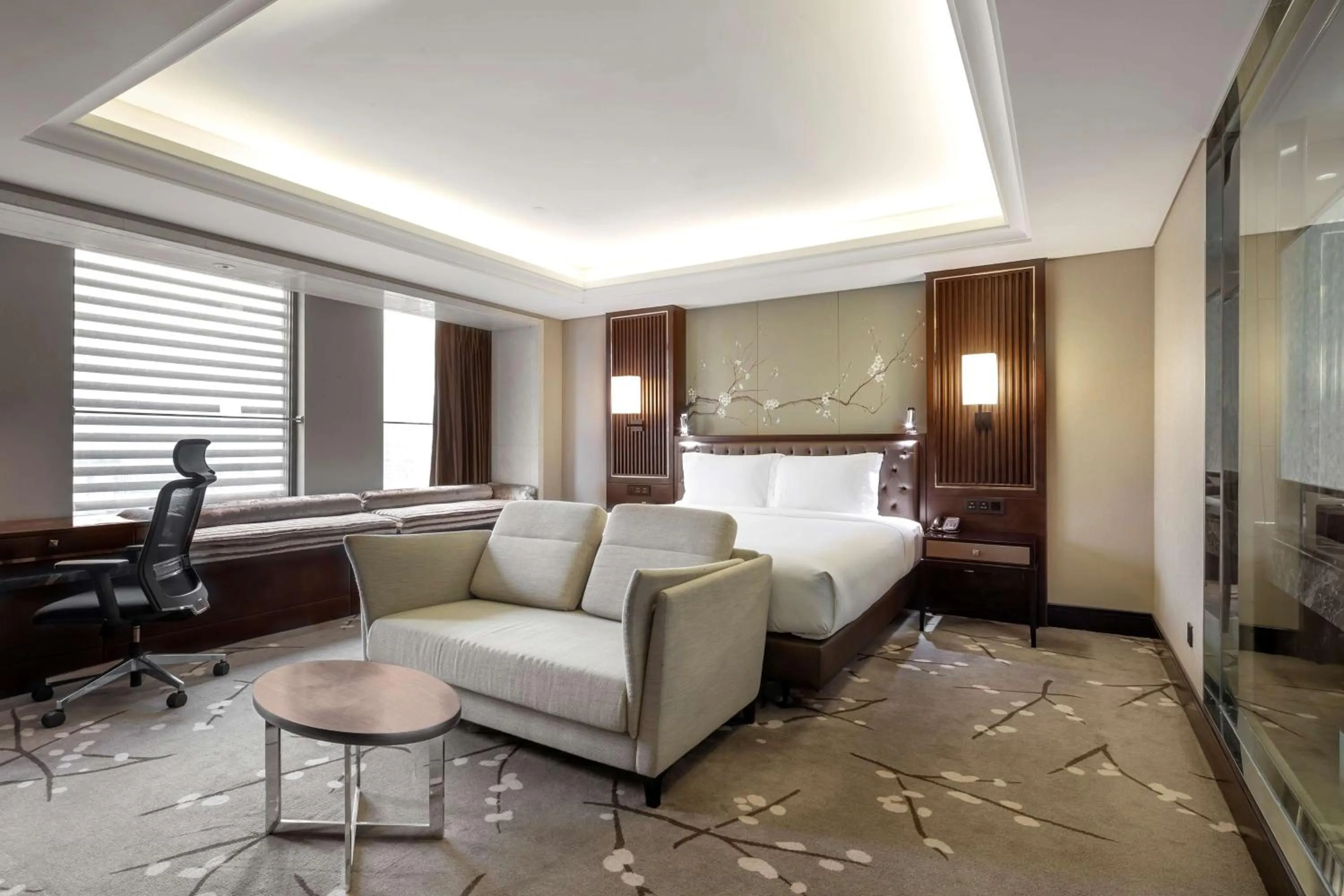 Bed in DoubleTree by Hilton Chongqing - Guanyinqiao railway station