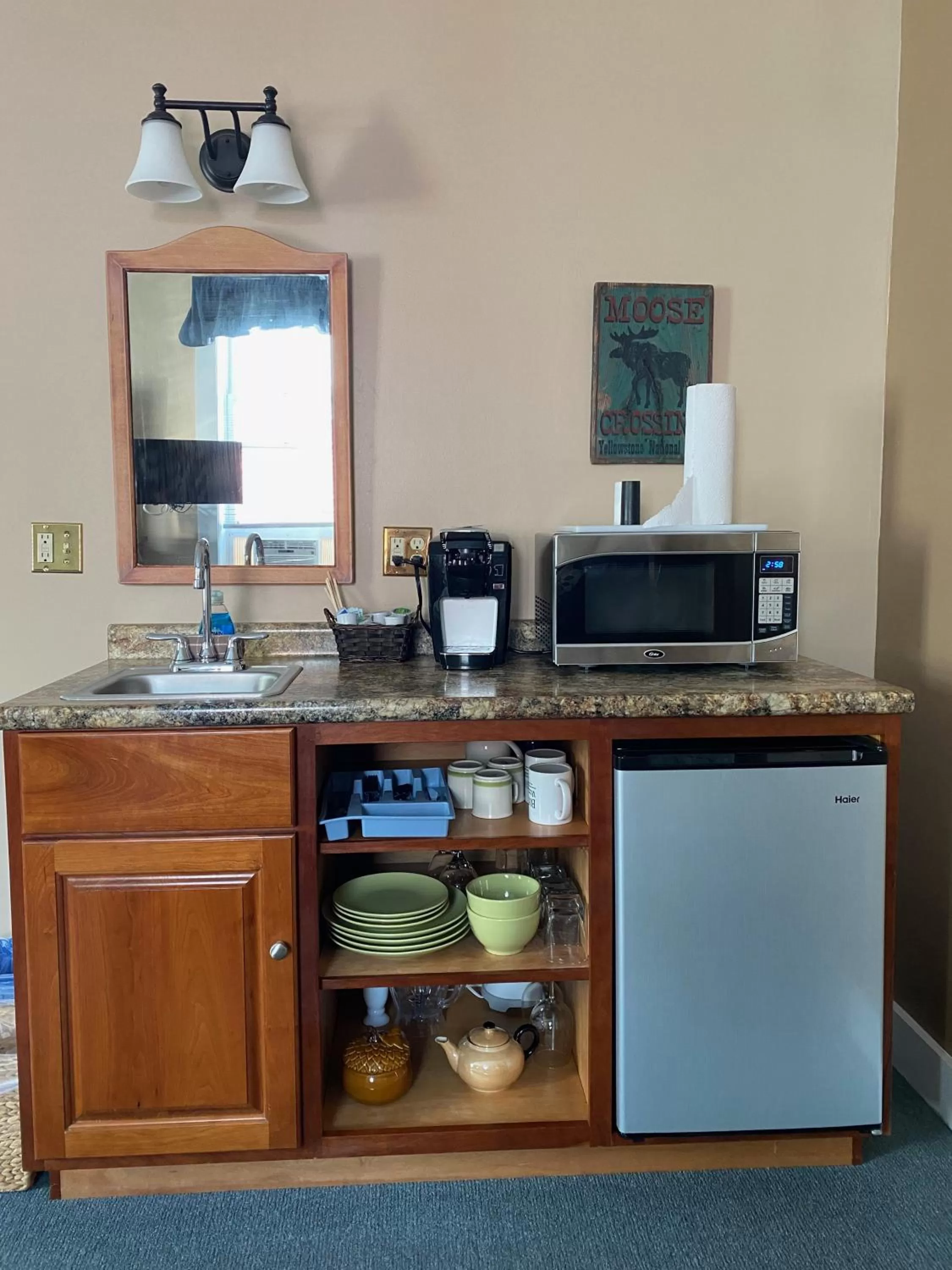 Kitchen or kitchenette in Bristol Suites