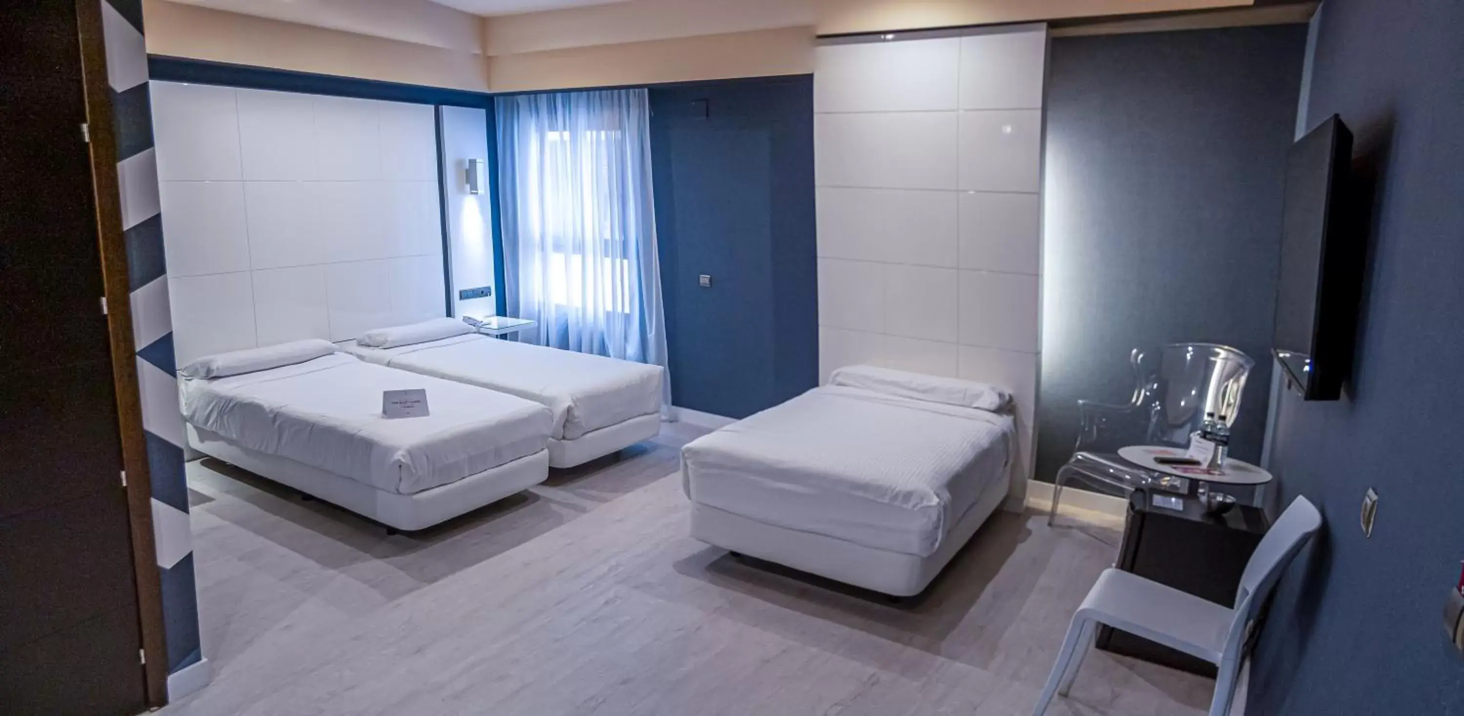 Bed in Hotel Málaga Nostrum Airport
