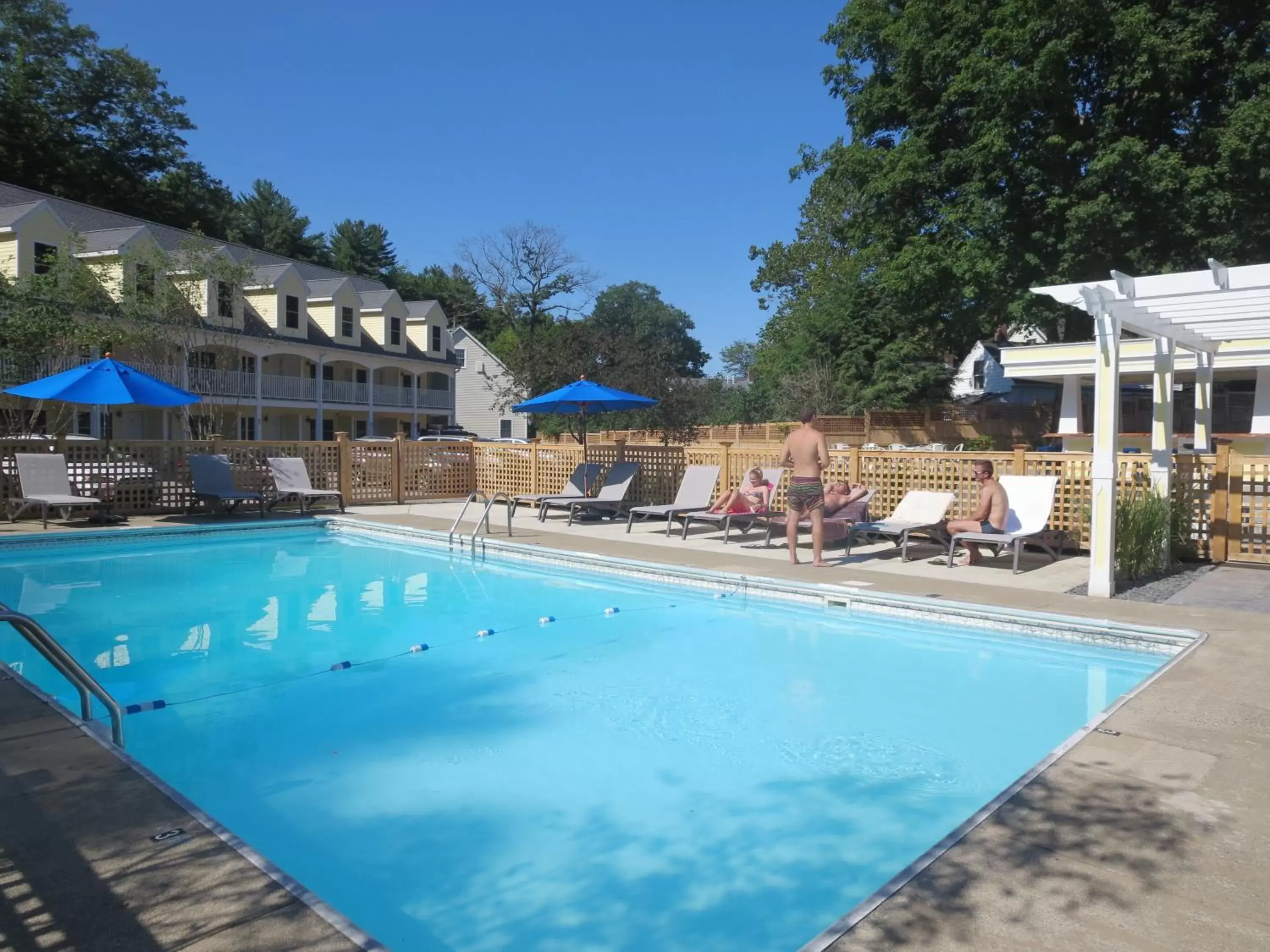 , Swimming Pool in Admiral's Inn Resort