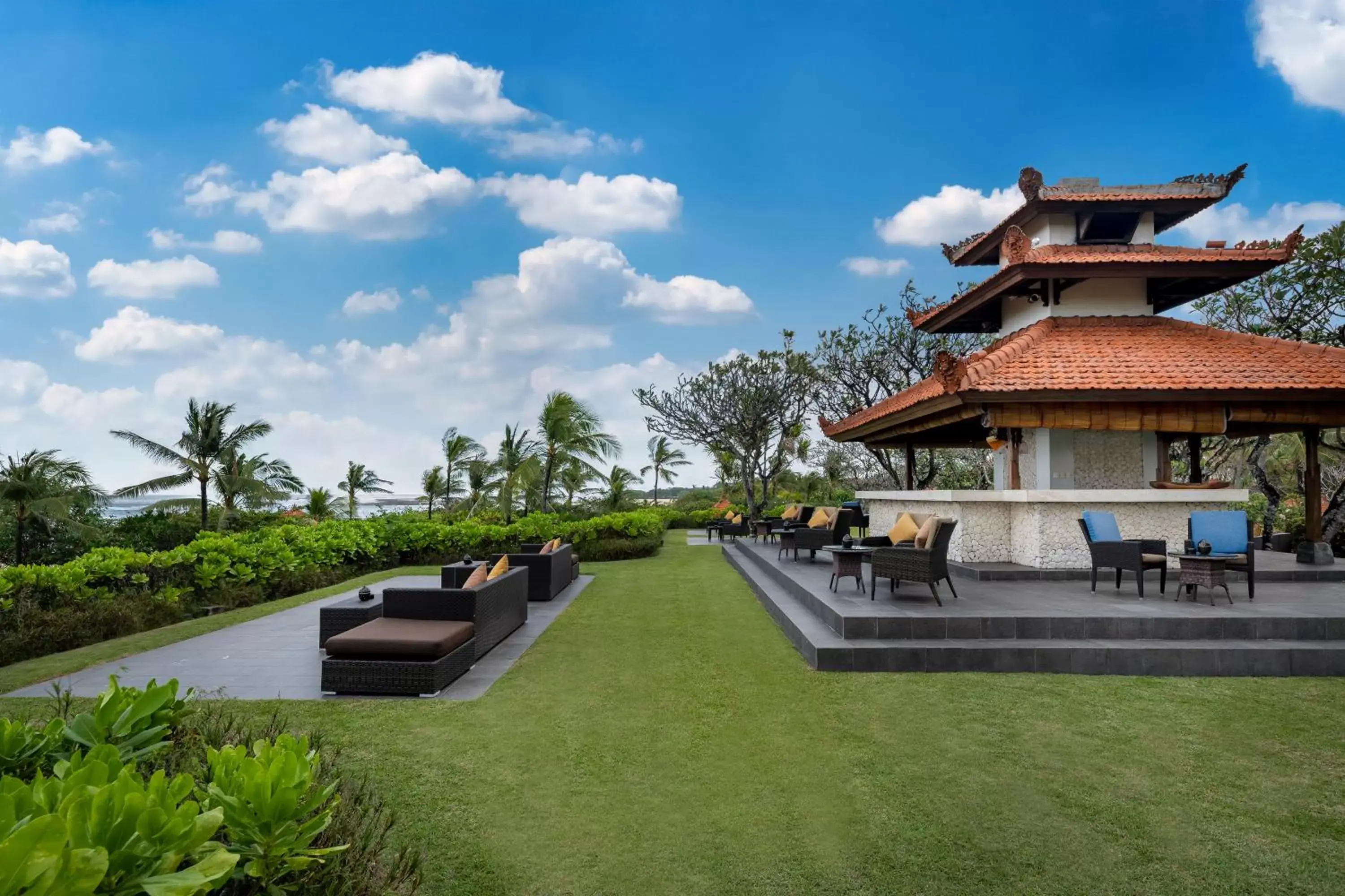 Restaurant/places to eat, Swimming Pool in Grand Hyatt Bali
