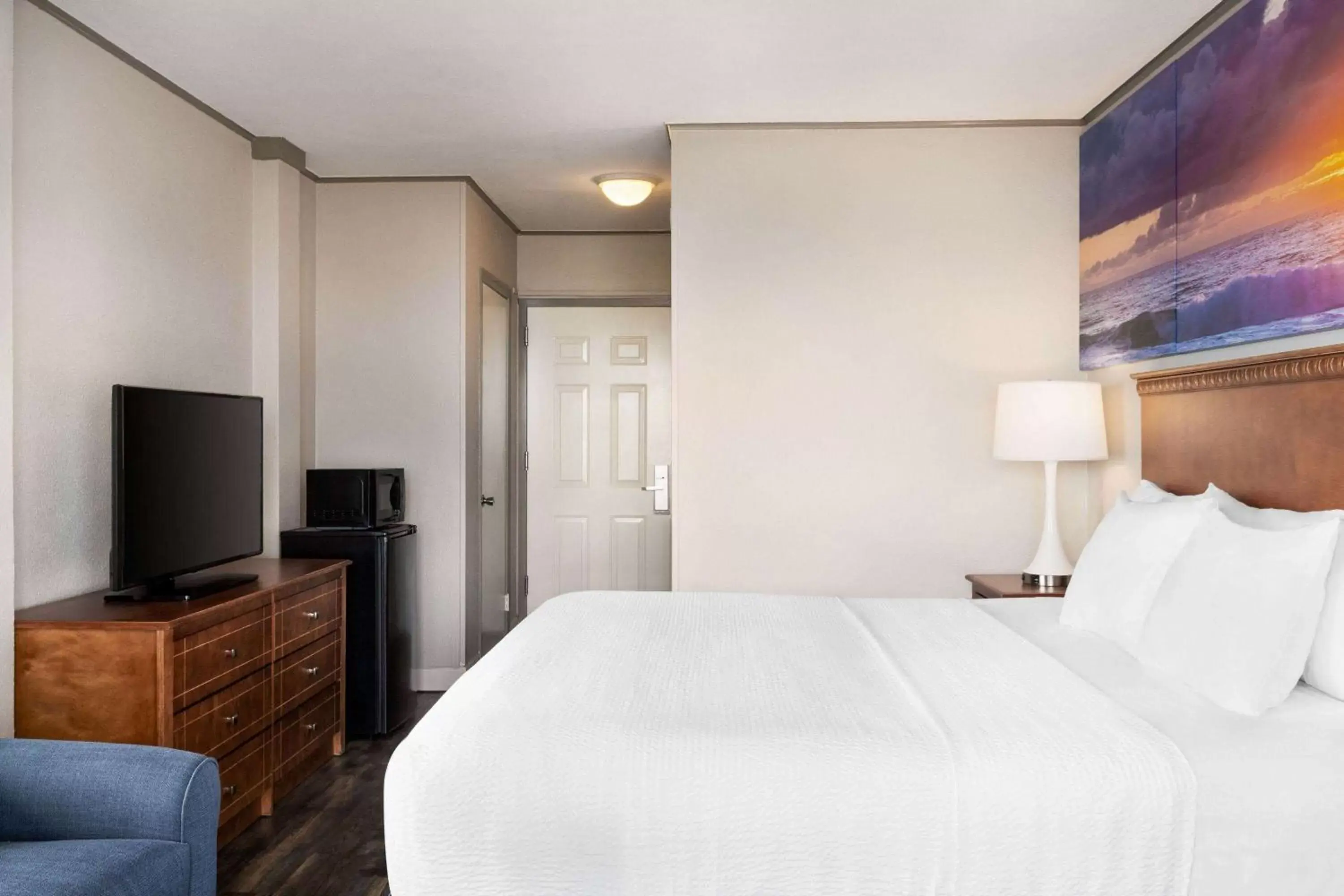 King Room with Side Street View - Non-Smoking in Days Inn by Wyndham Ocean City Oceanfront King Room with Side Street View - Non-Smoking in Days Inn by Wyndham Ocean City Oceanfront