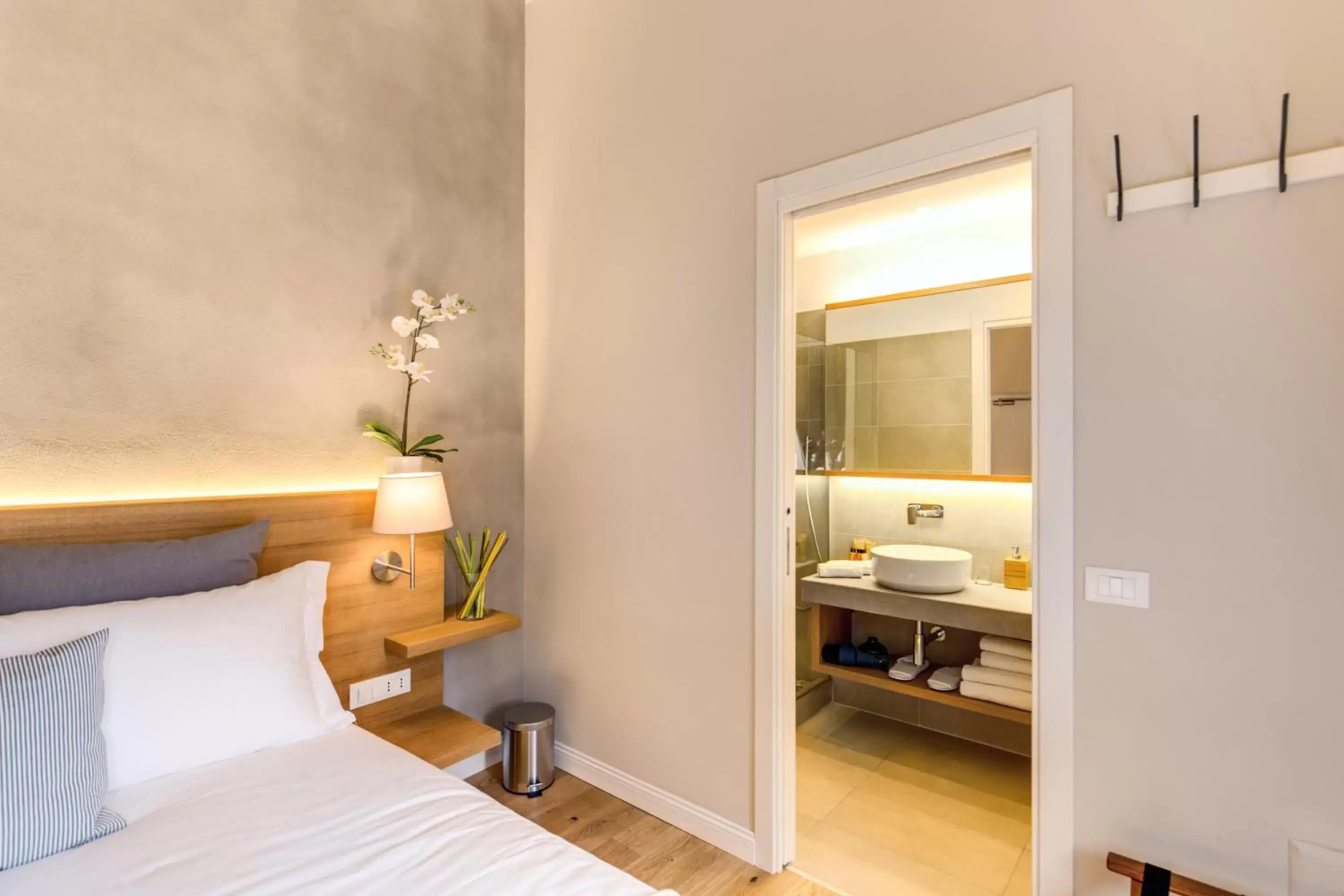 Bedroom, Bathroom in The Spanish Suite Campo de' Fiori