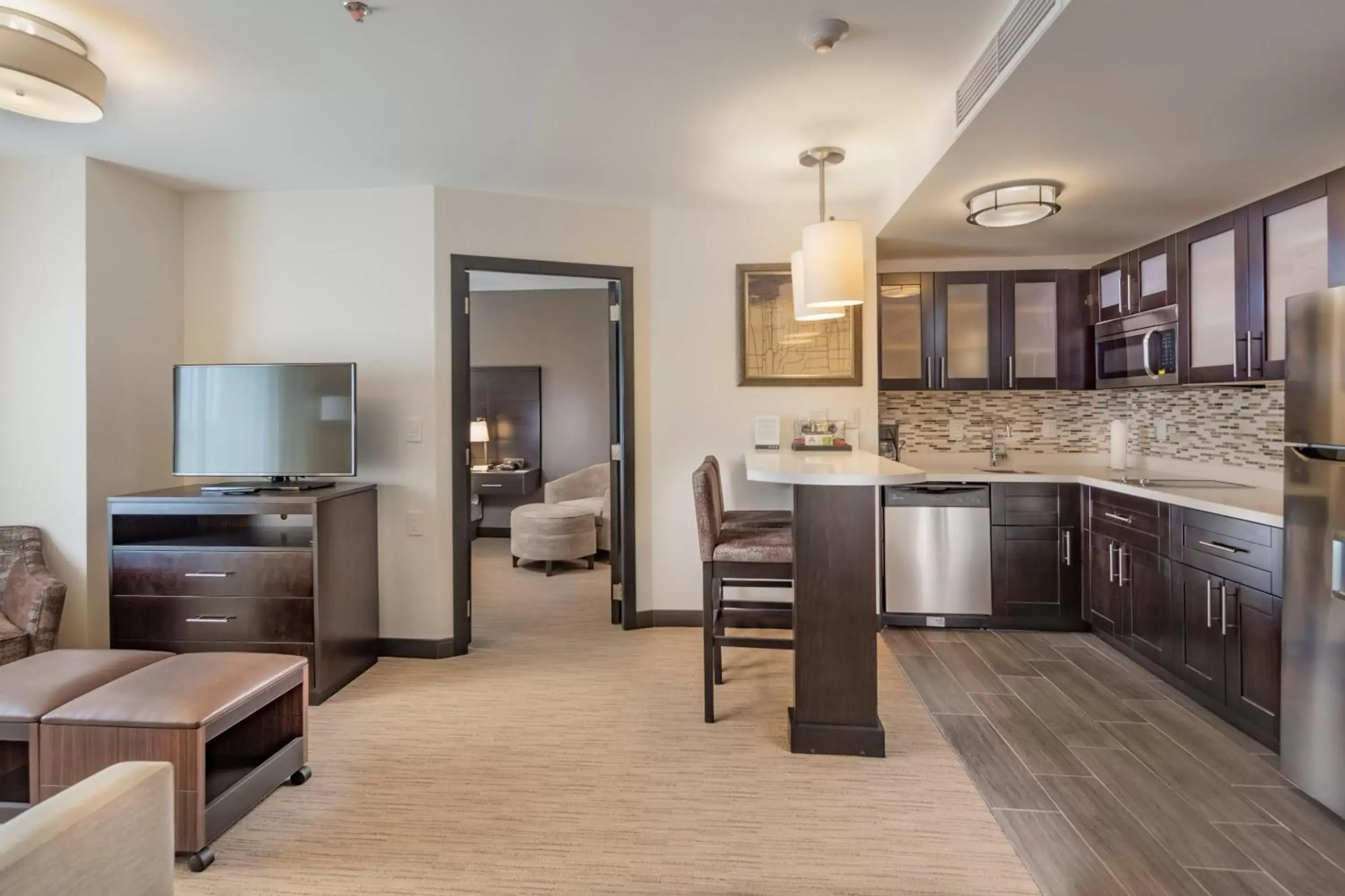 Photo of the whole room, Kitchen/Kitchenette in Staybridge Suites Silao, an IHG Hotel