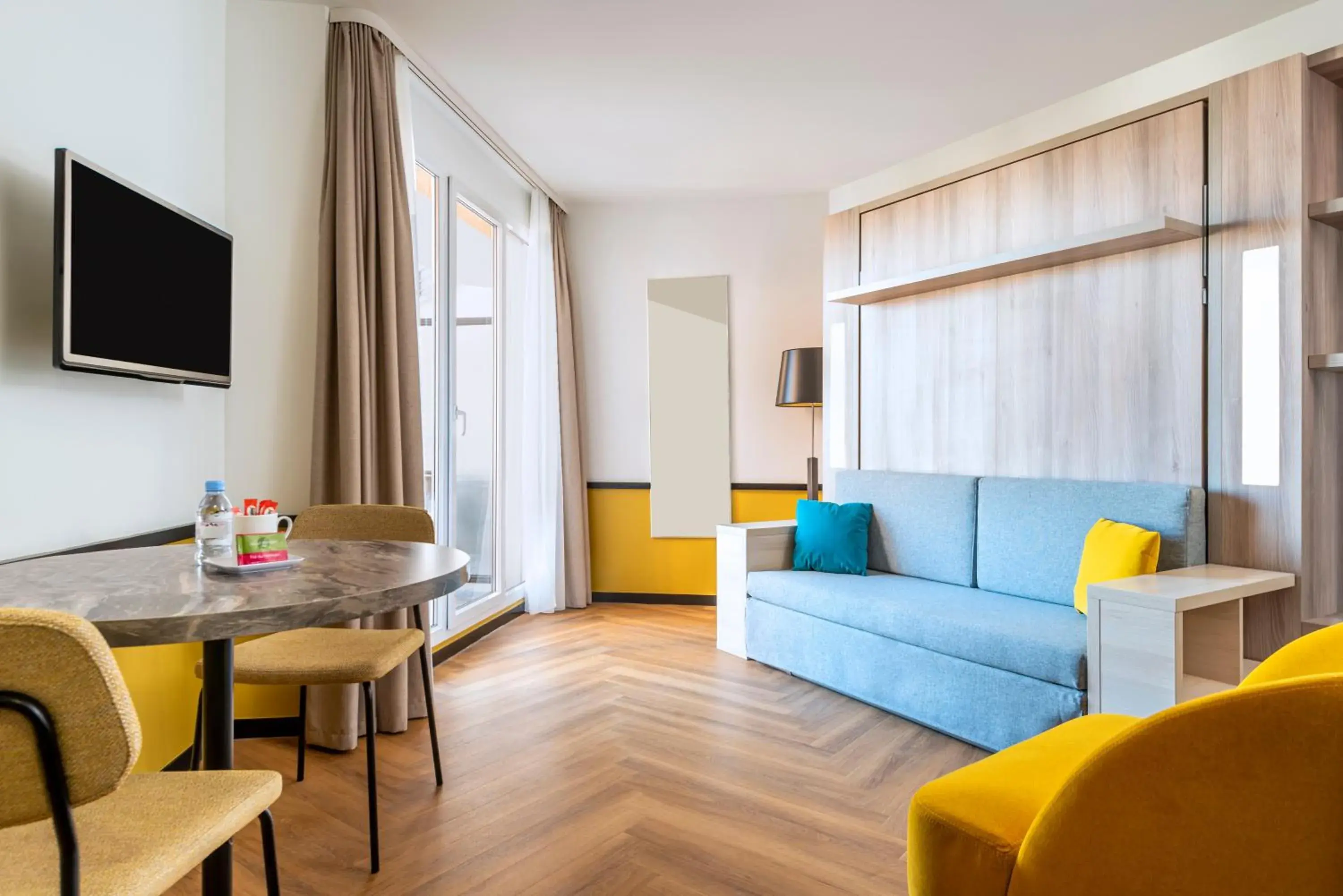 Photo of the whole room, Seating Area in Aparthotel Adagio Paris Montrouge