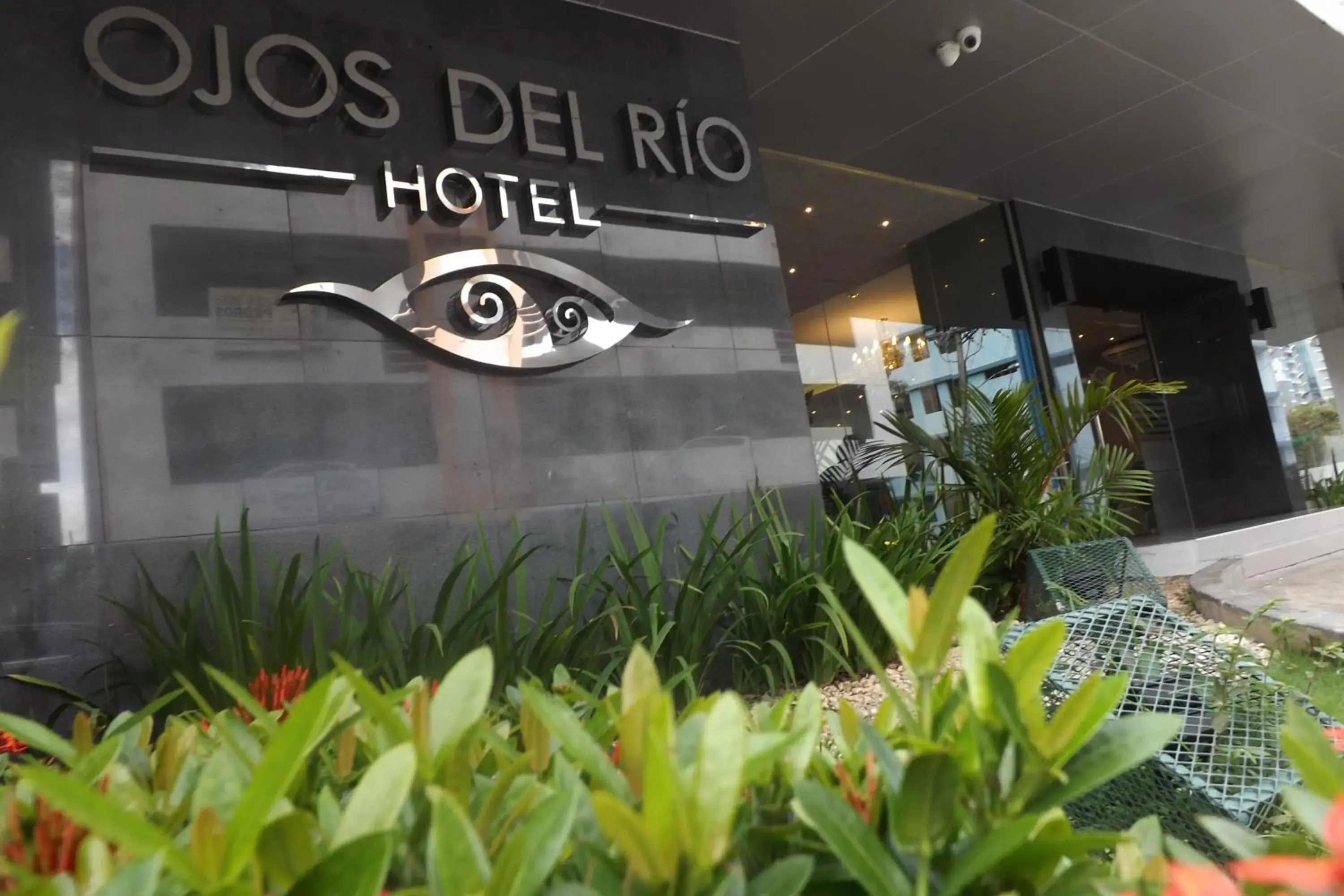 Property building in Hotel Ojos Del Rio