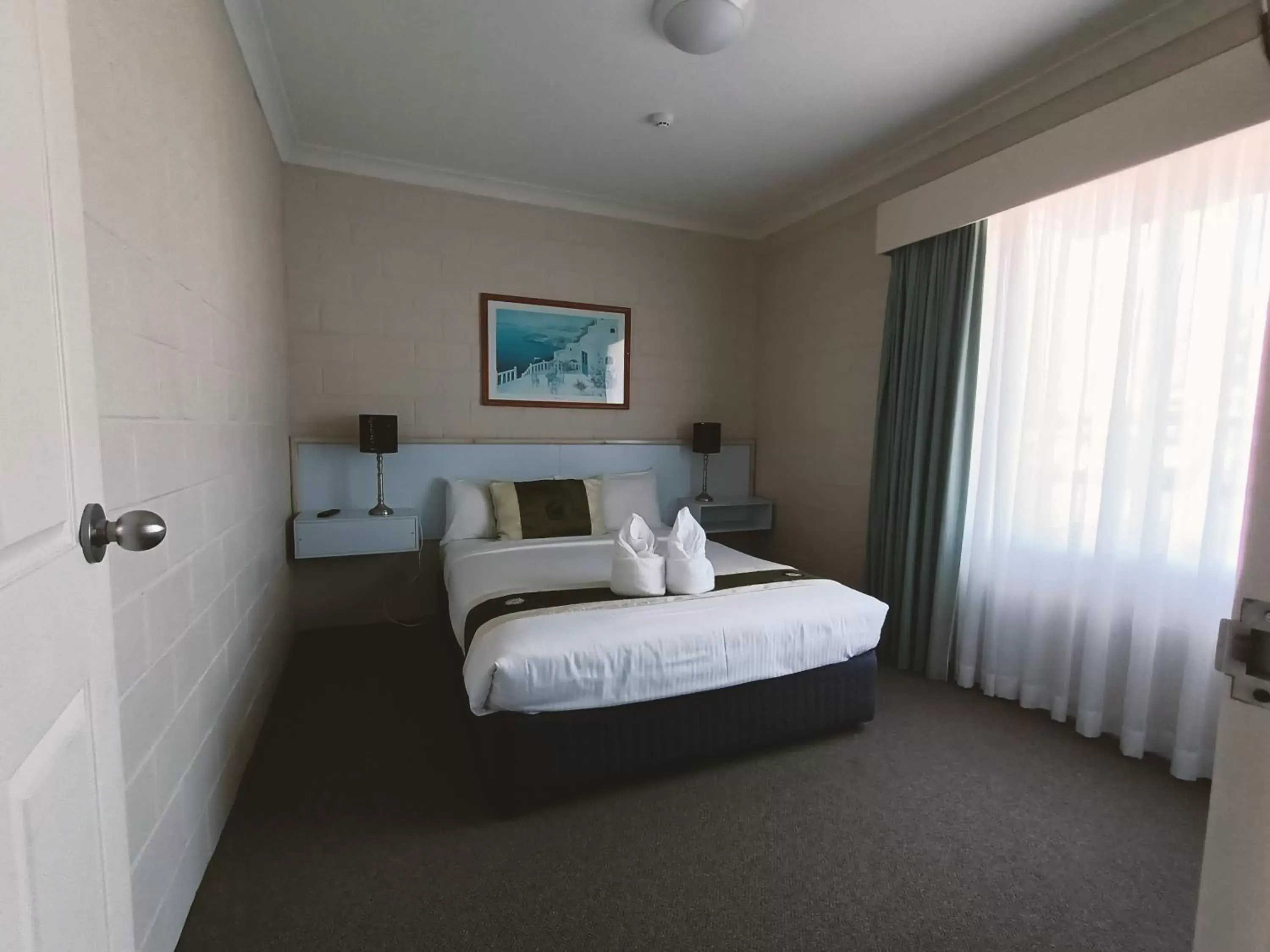 Bedroom, Bed in Admiral Nelson Motor Inn