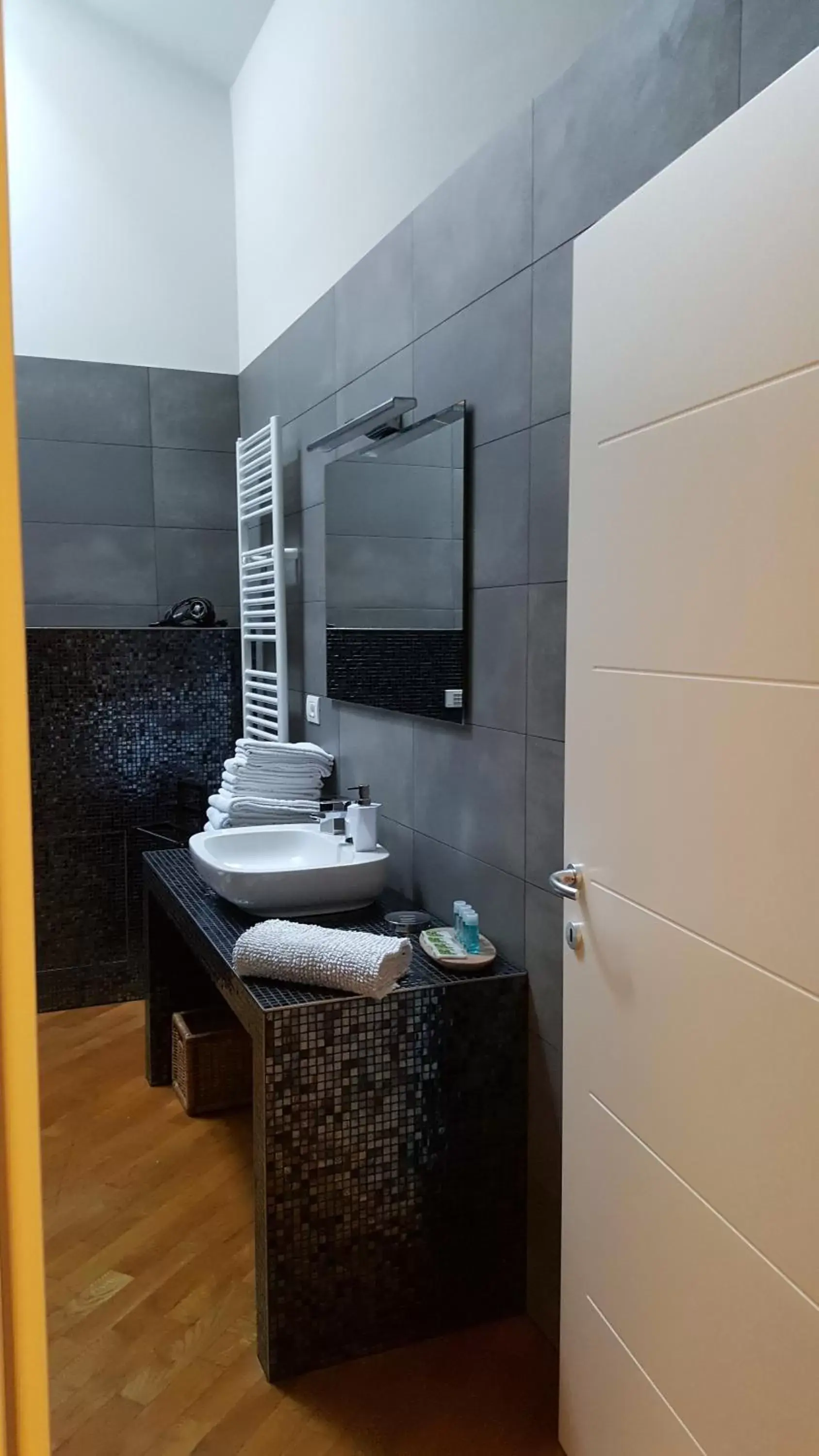 Bathroom in Maison 26 - Luxury Suites