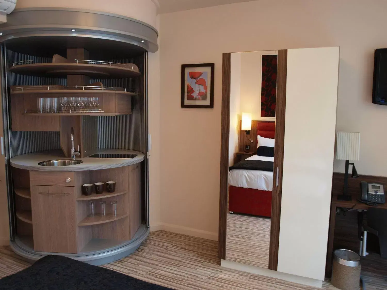 Bedroom, Kitchen/Kitchenette in Simply Rooms & Suites