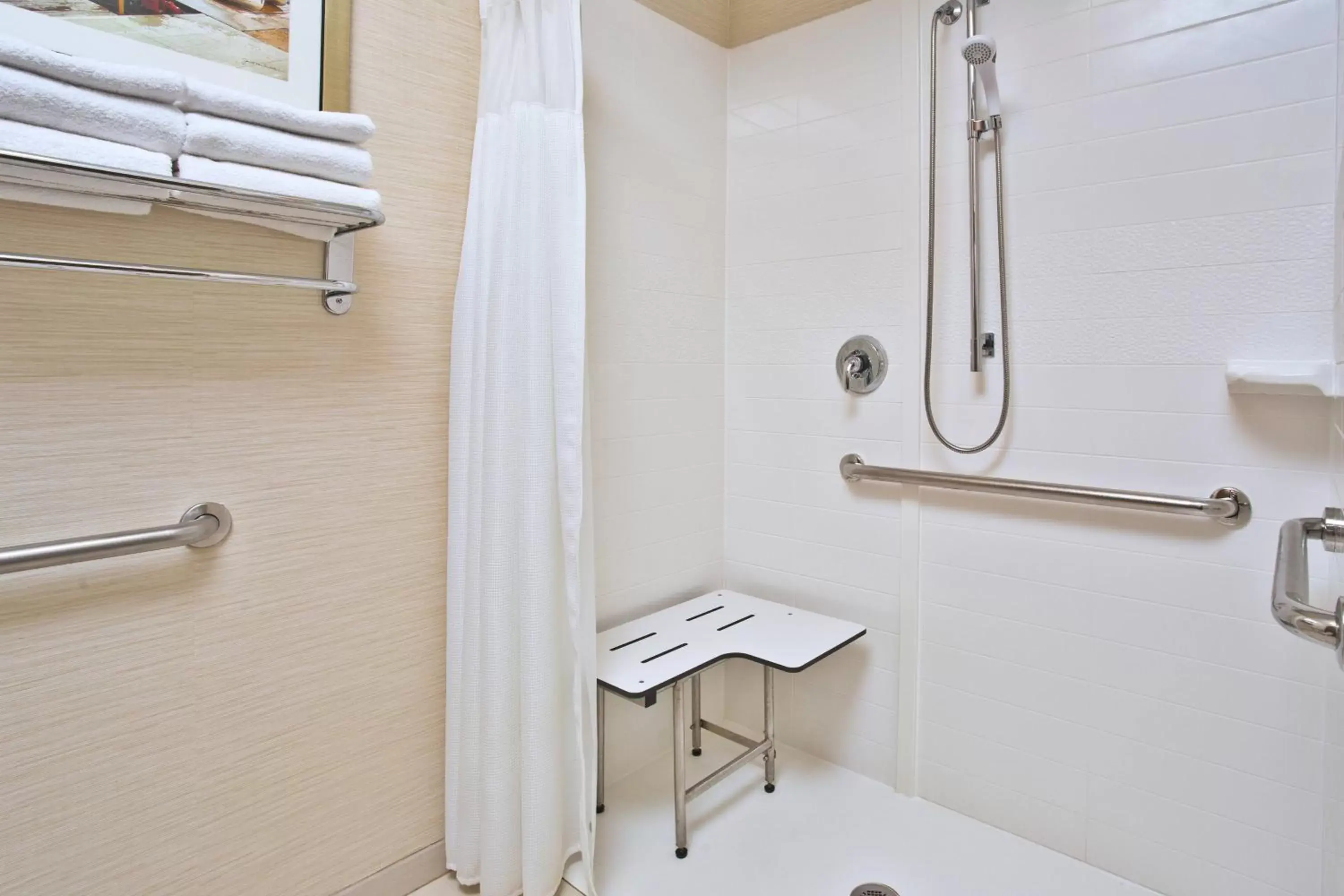 Bathroom in Fairfield Inn & Suites by Marriott Madison West/Middleton