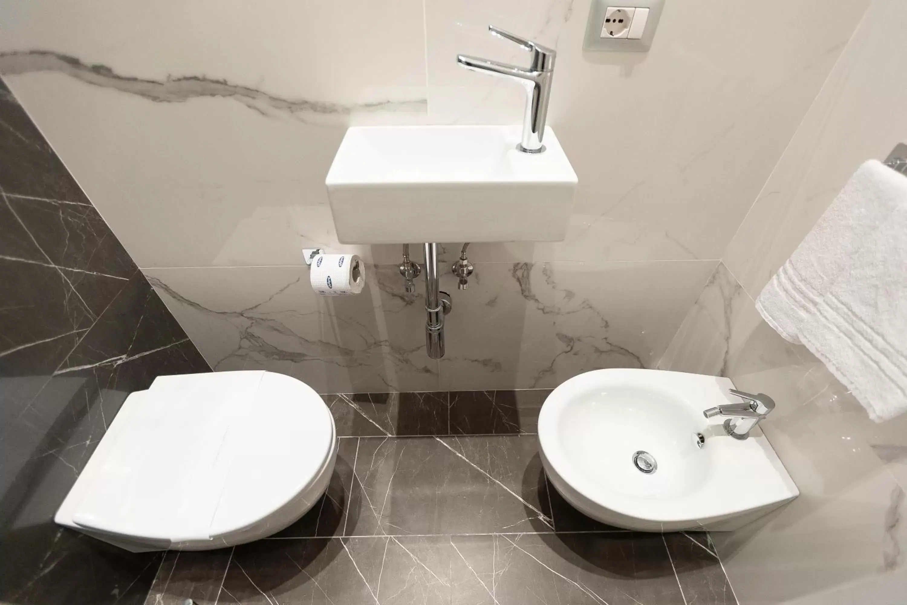 Toilet, Bathroom in Hotel Castellino Roma