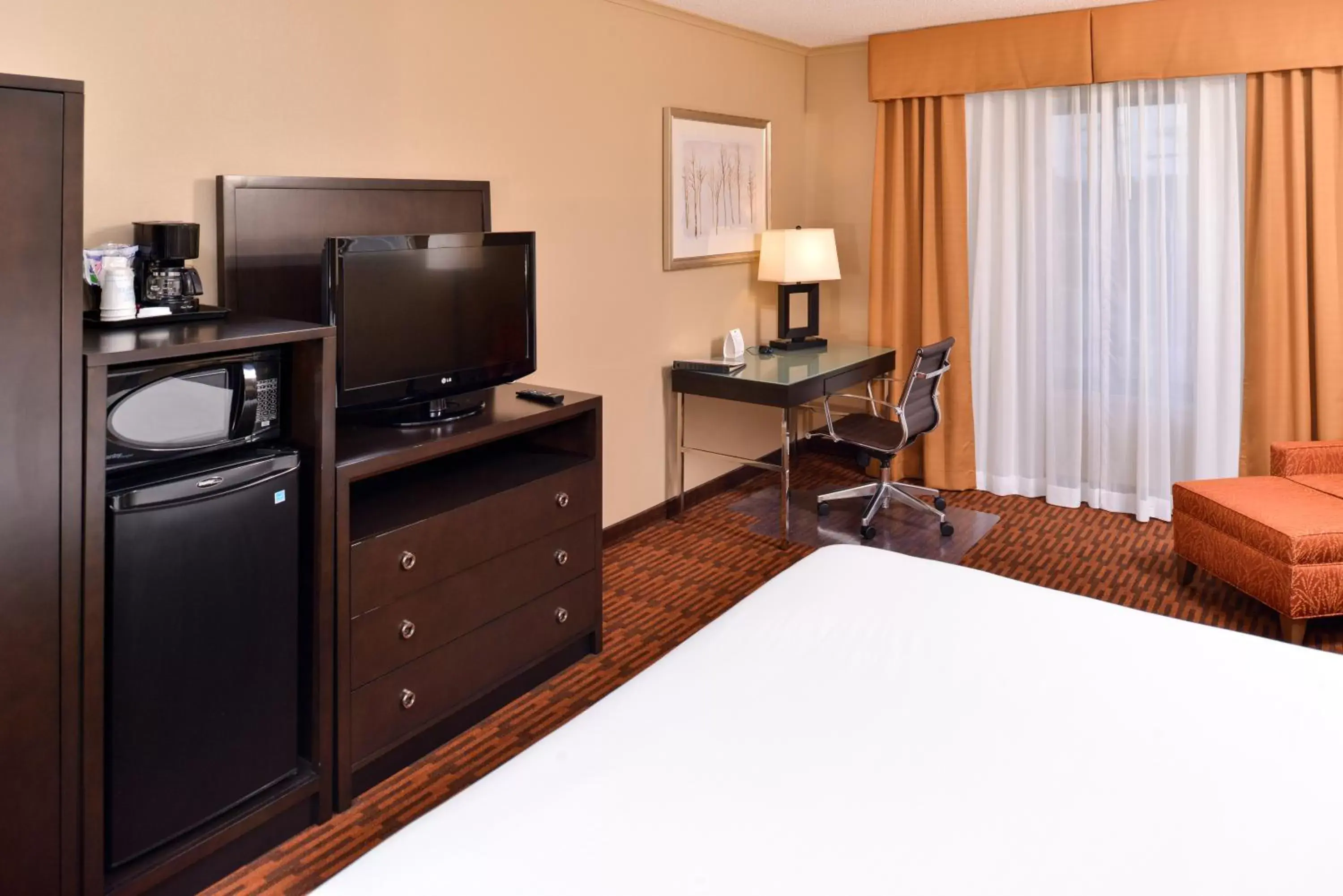 Bedroom, Bed in Holiday Inn Express Breezewood by IHG Bedroom, Bed in Holiday Inn Express Breezewood by IHG