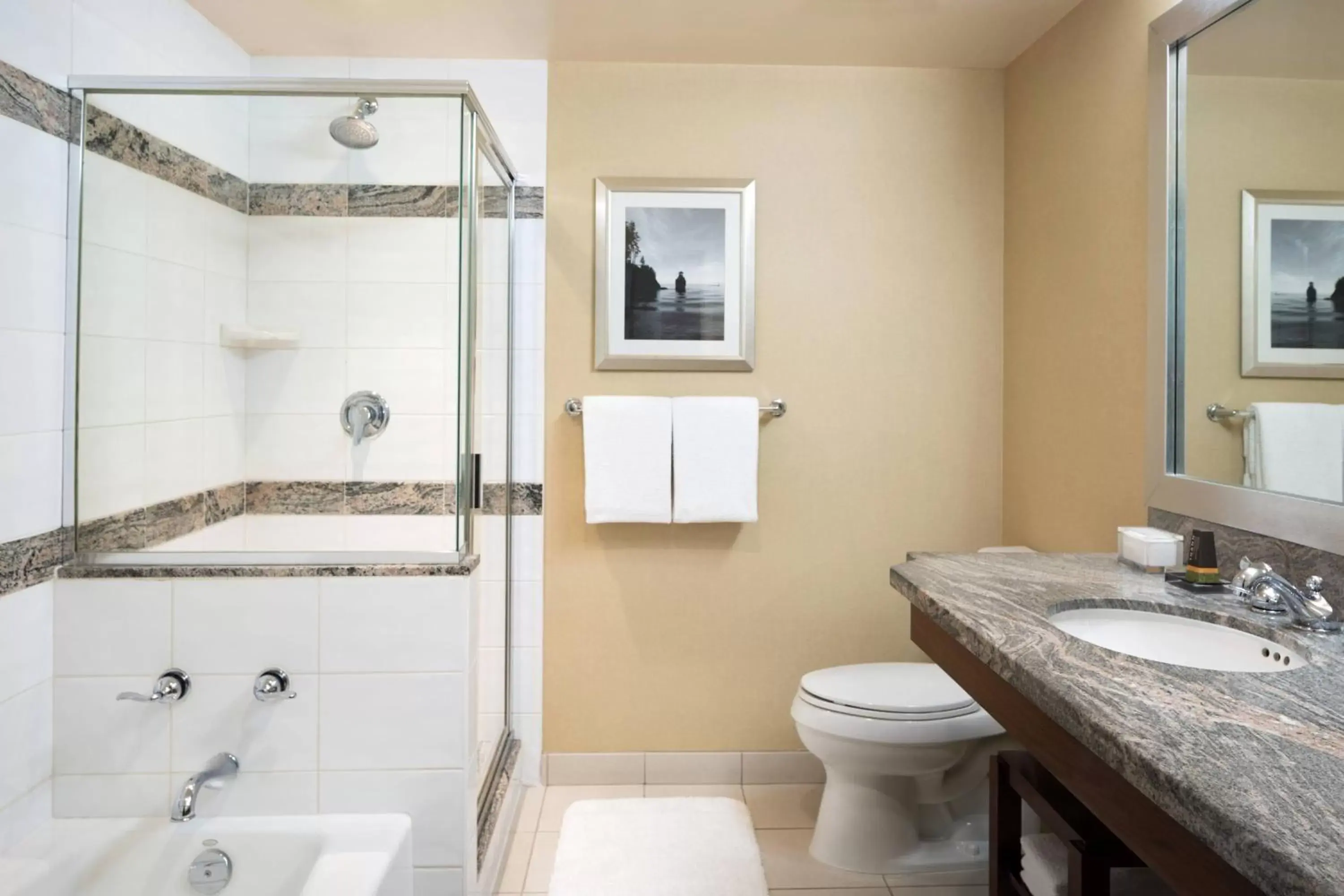 Photo of the whole room, Bathroom in Vancouver Marriott Pinnacle Downtown Hotel