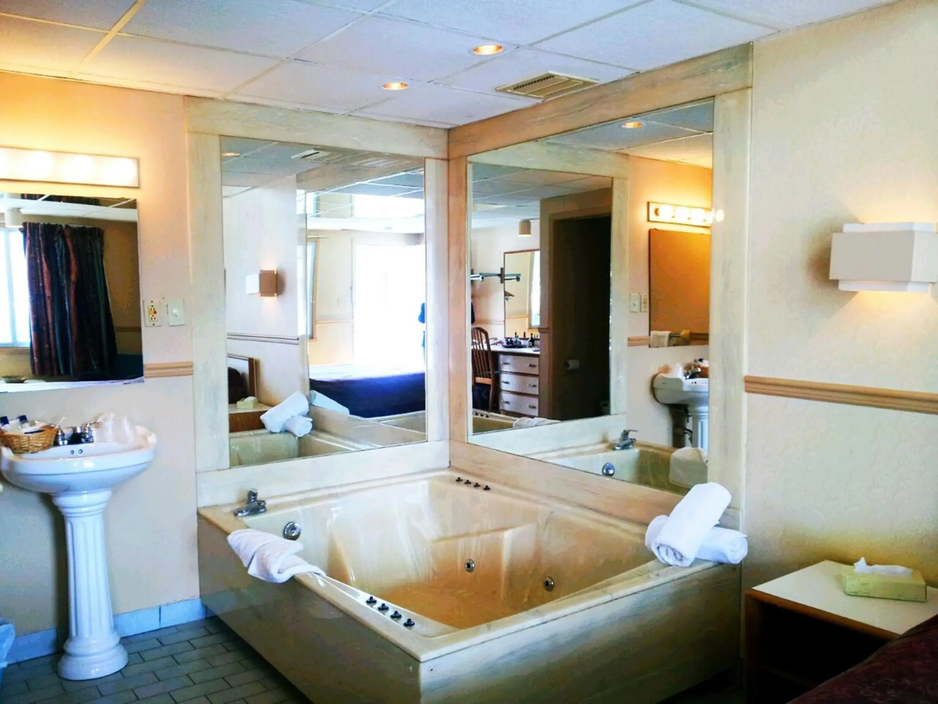 Spa and wellness centre/facilities, Bathroom in Hotel Motel La Marquise