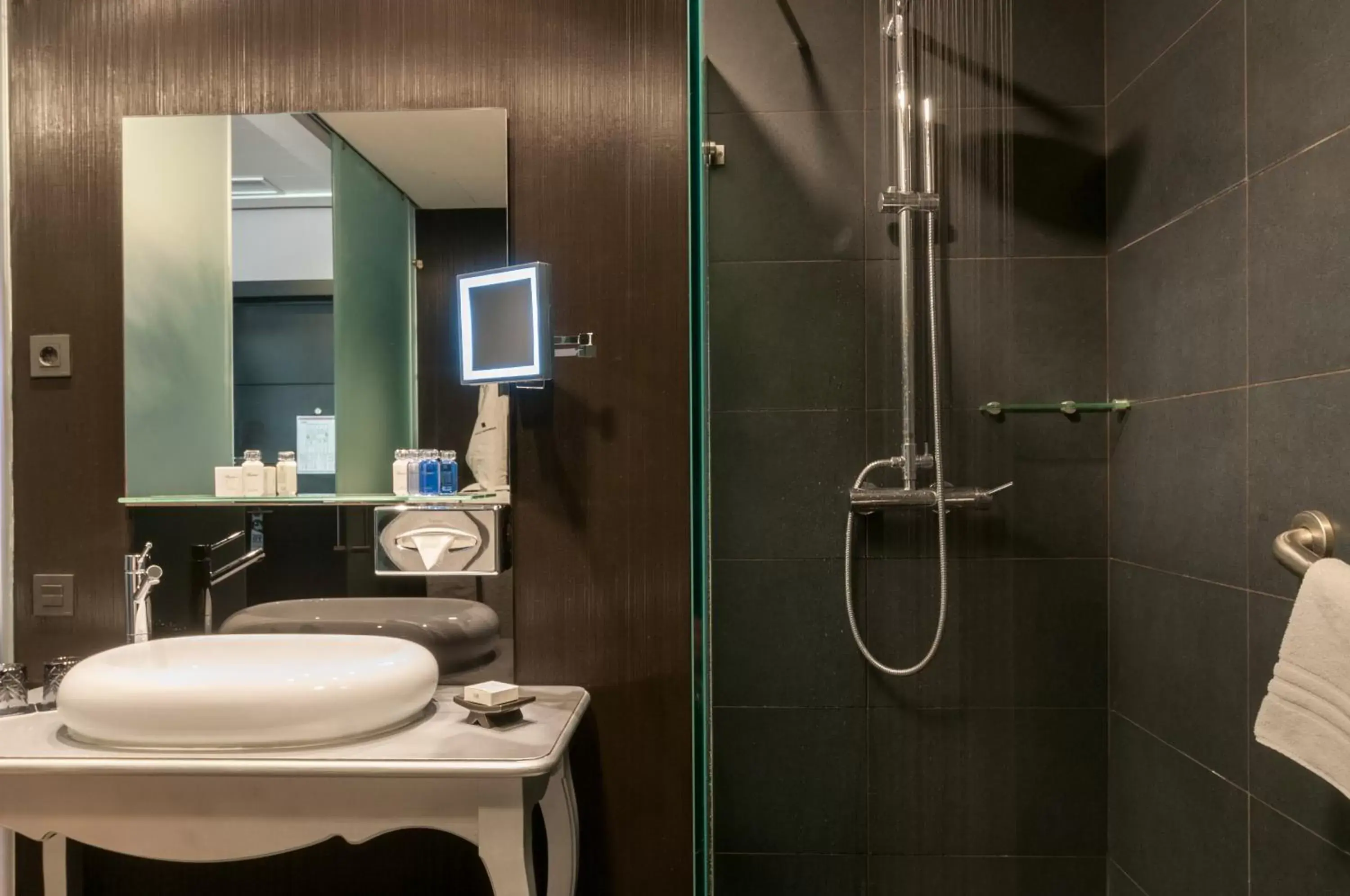 Bathroom in 138 Liberdade Hotel