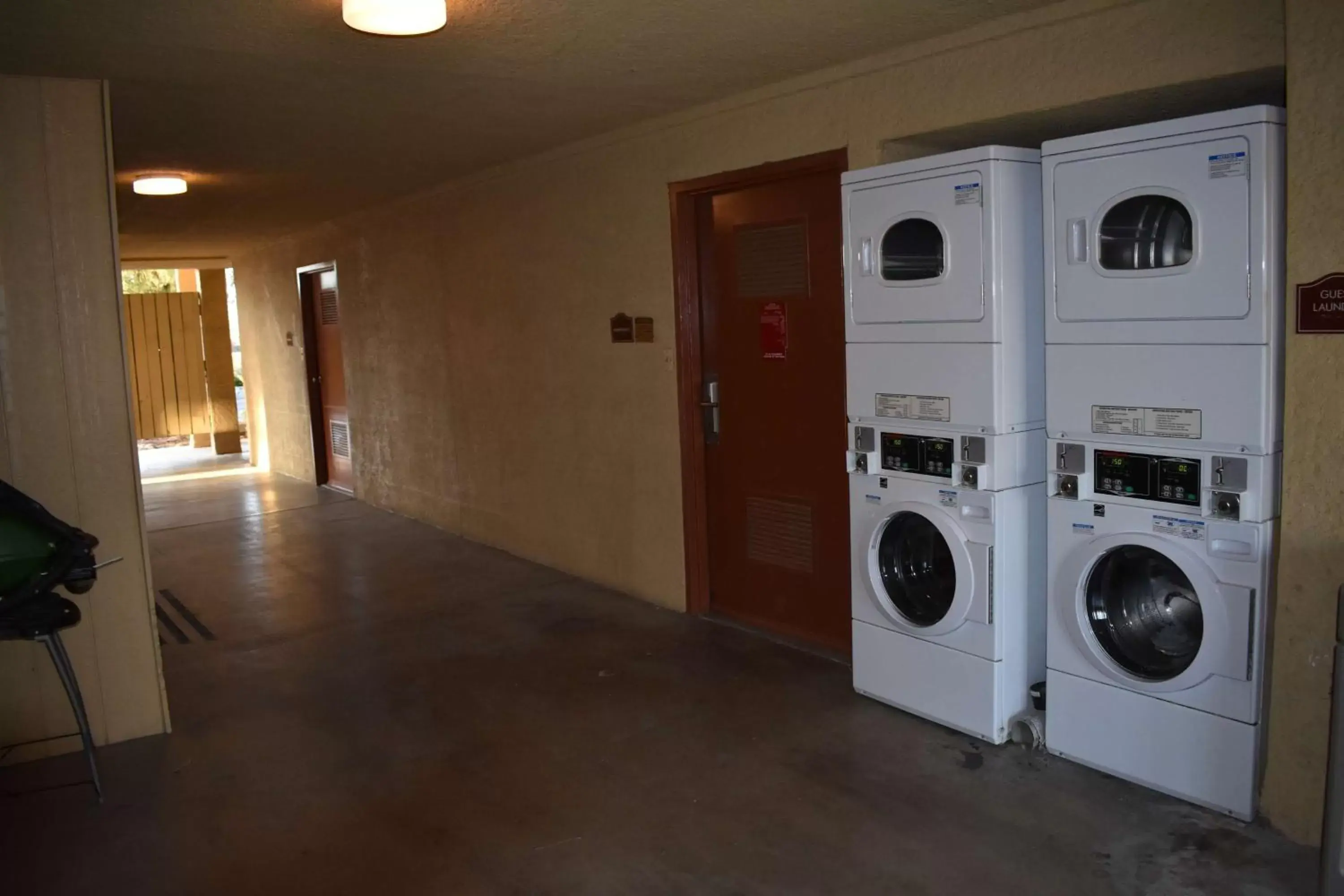 Photo of the whole room, Kitchen/Kitchenette in Best Western Apricot Inn