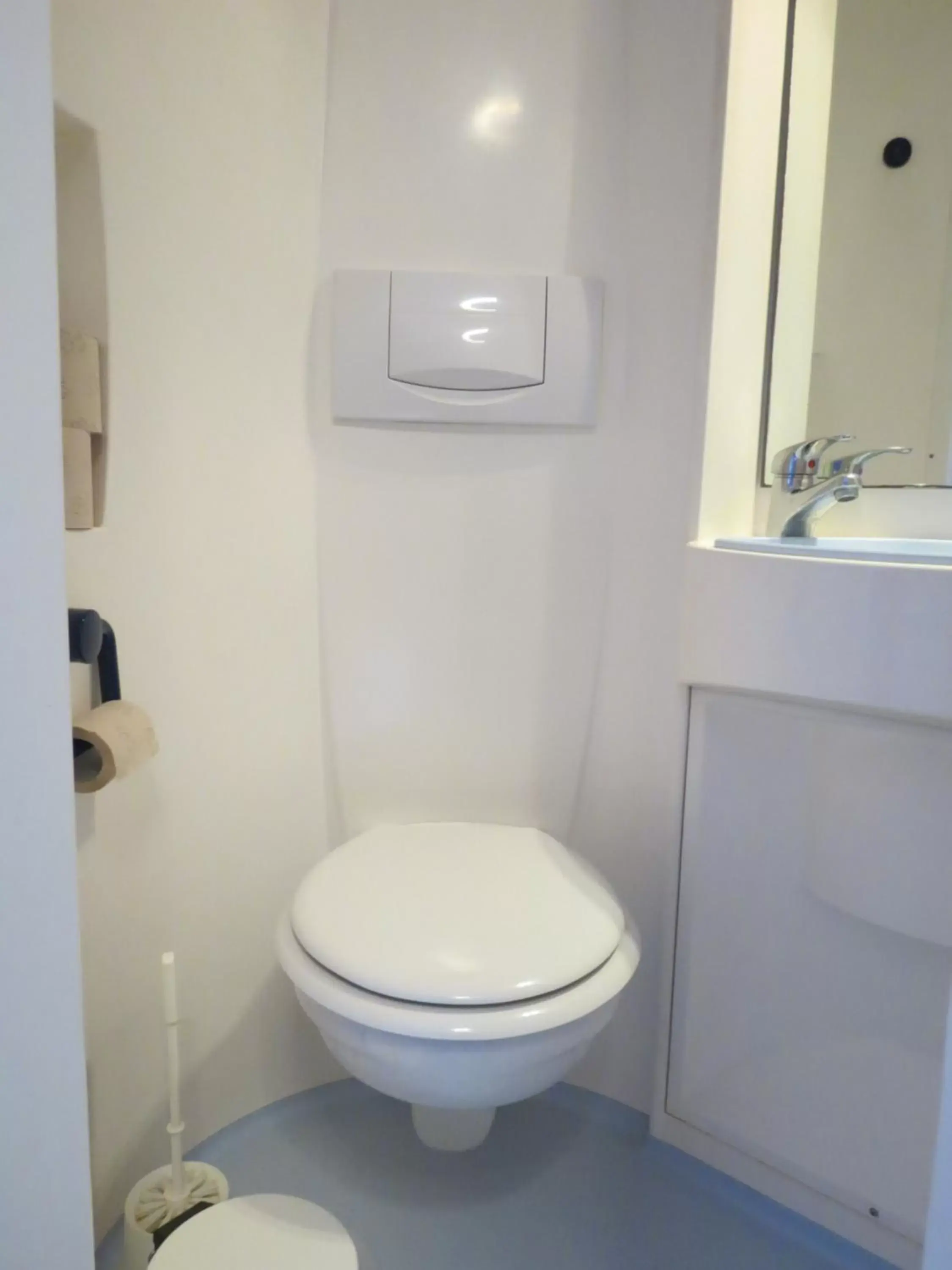 Toilet, Bathroom in Hotel le Faisan