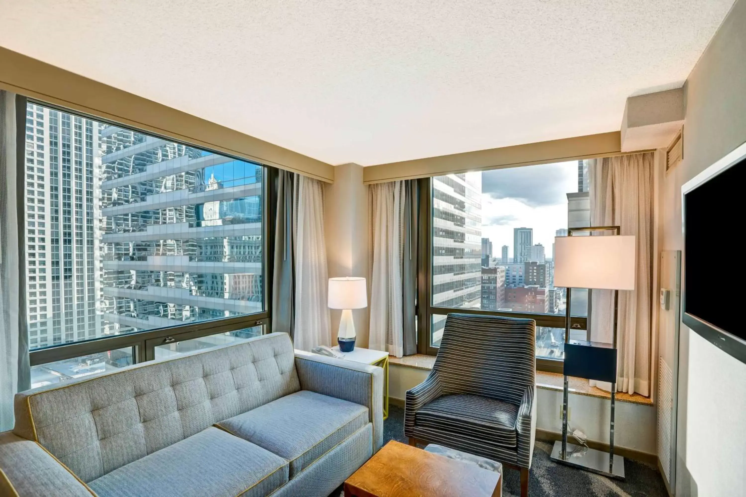 Living room, Seating Area in Homewood Suites by Hilton Chicago Downtown