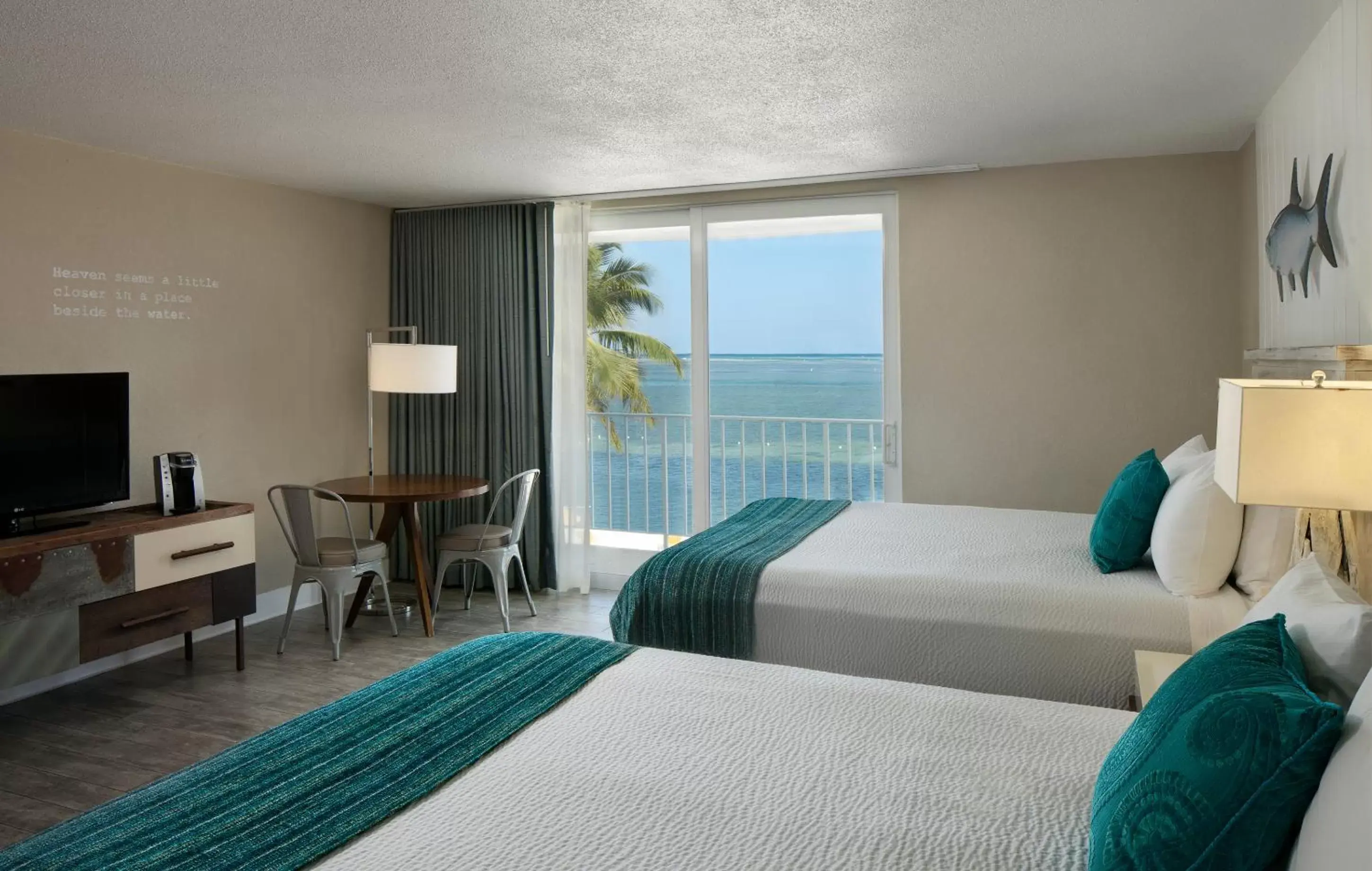 Photo of the whole room, Room Photo in Postcard Inn Beach Resort & Marina