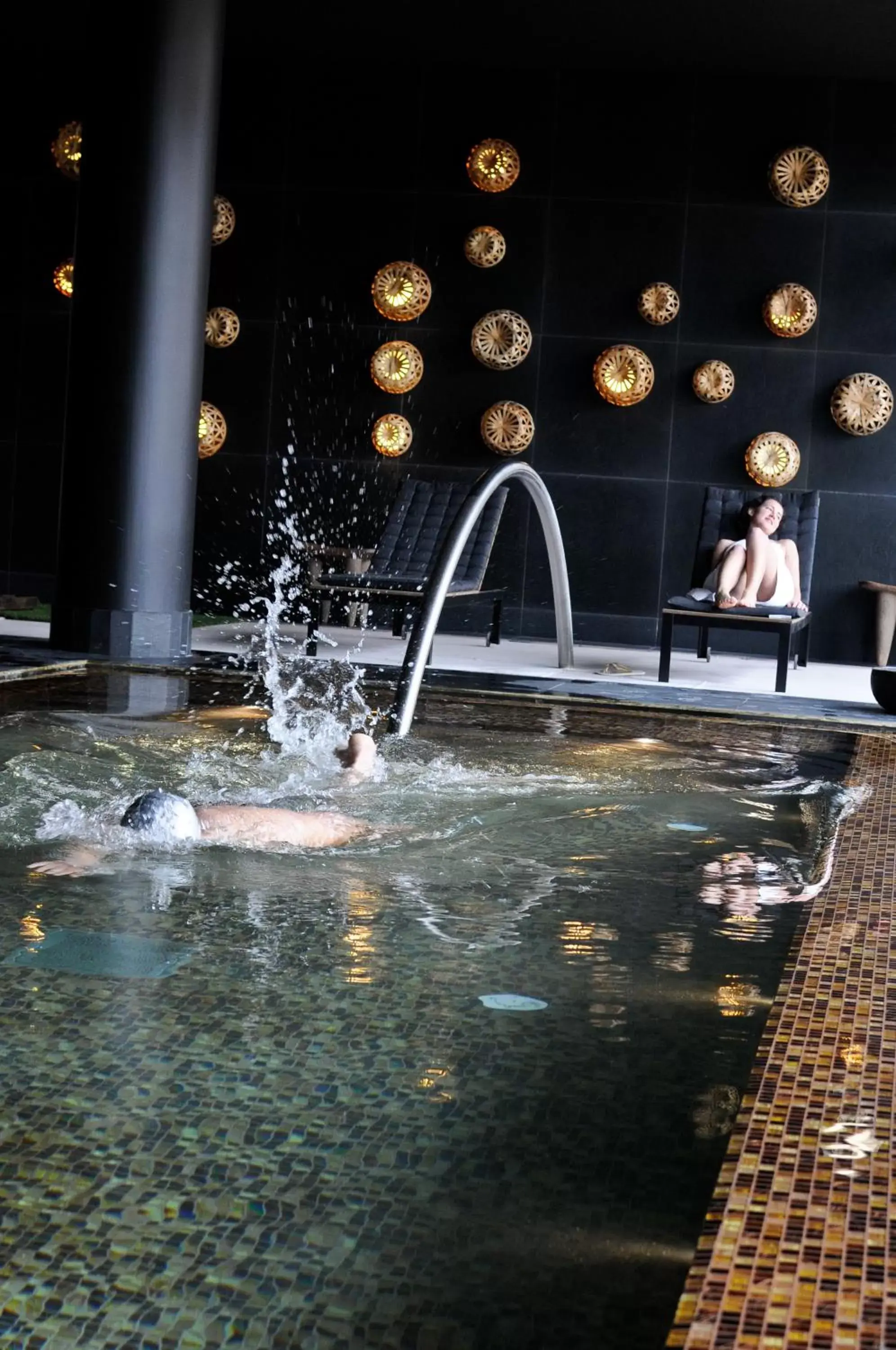 People, Swimming Pool in Evidencia Belverde Hotel