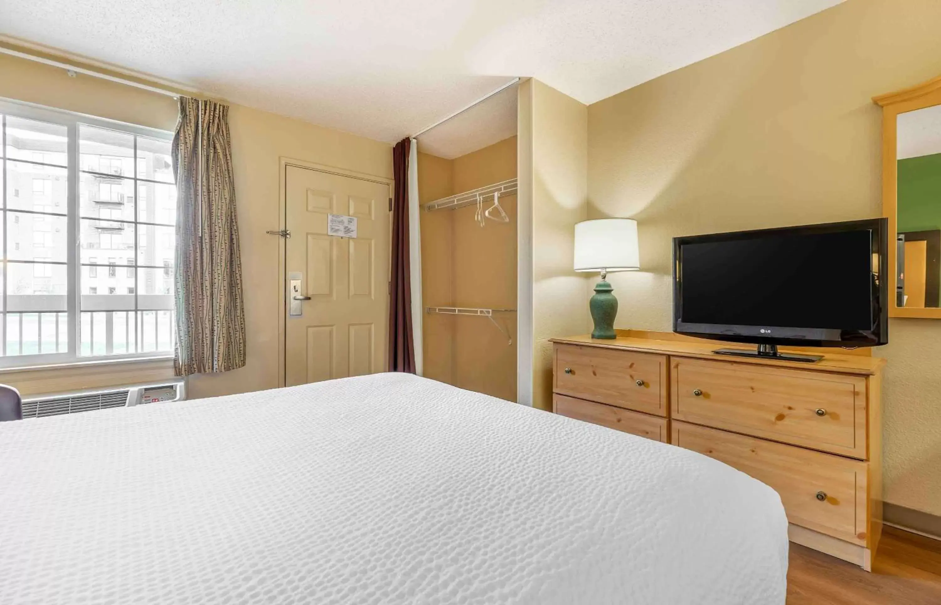 Bedroom, Bed in Extended Stay America Suites - Denver - Tech Center South - Inverness Bedroom, Bed in Extended Stay America Suites - Denver - Tech Center South - Inverness