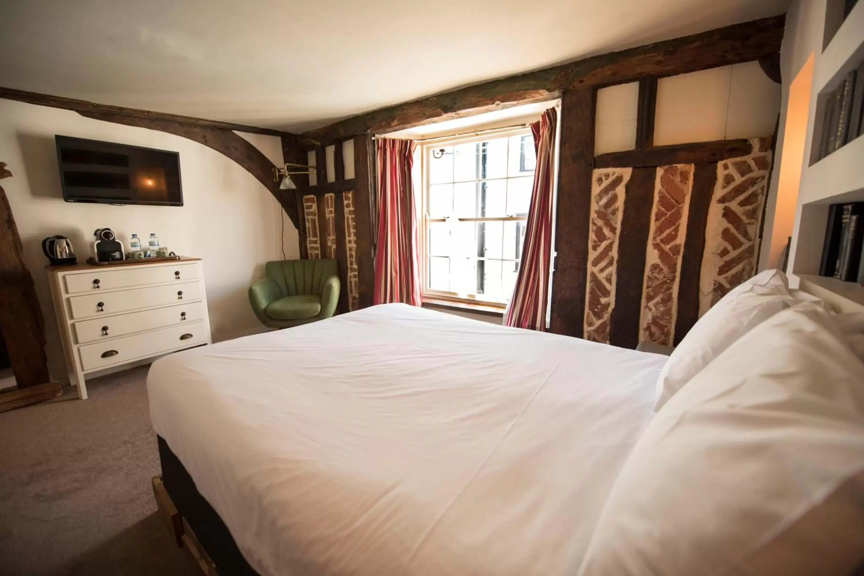 Photo of the whole room, Bed in Alma Inn & Dining Rooms