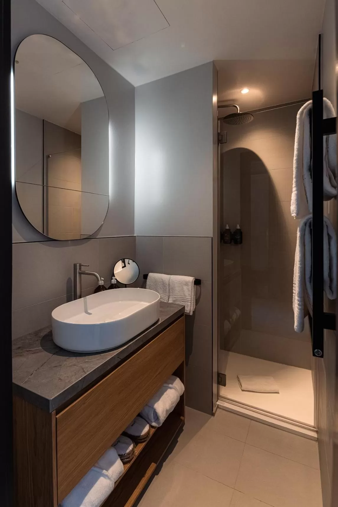 Shower in Villars Palace