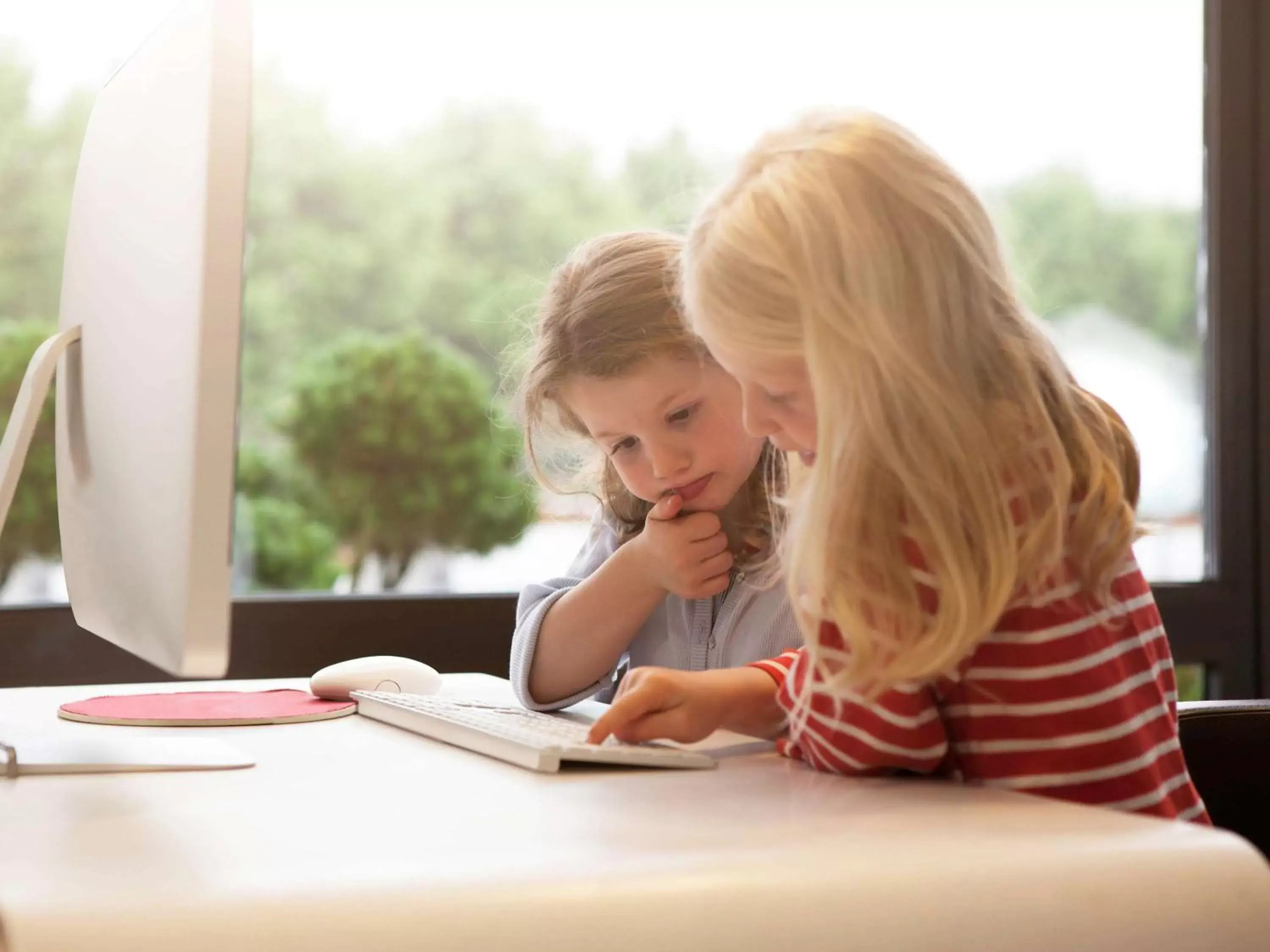 Other, Children in Novotel Valence Sud