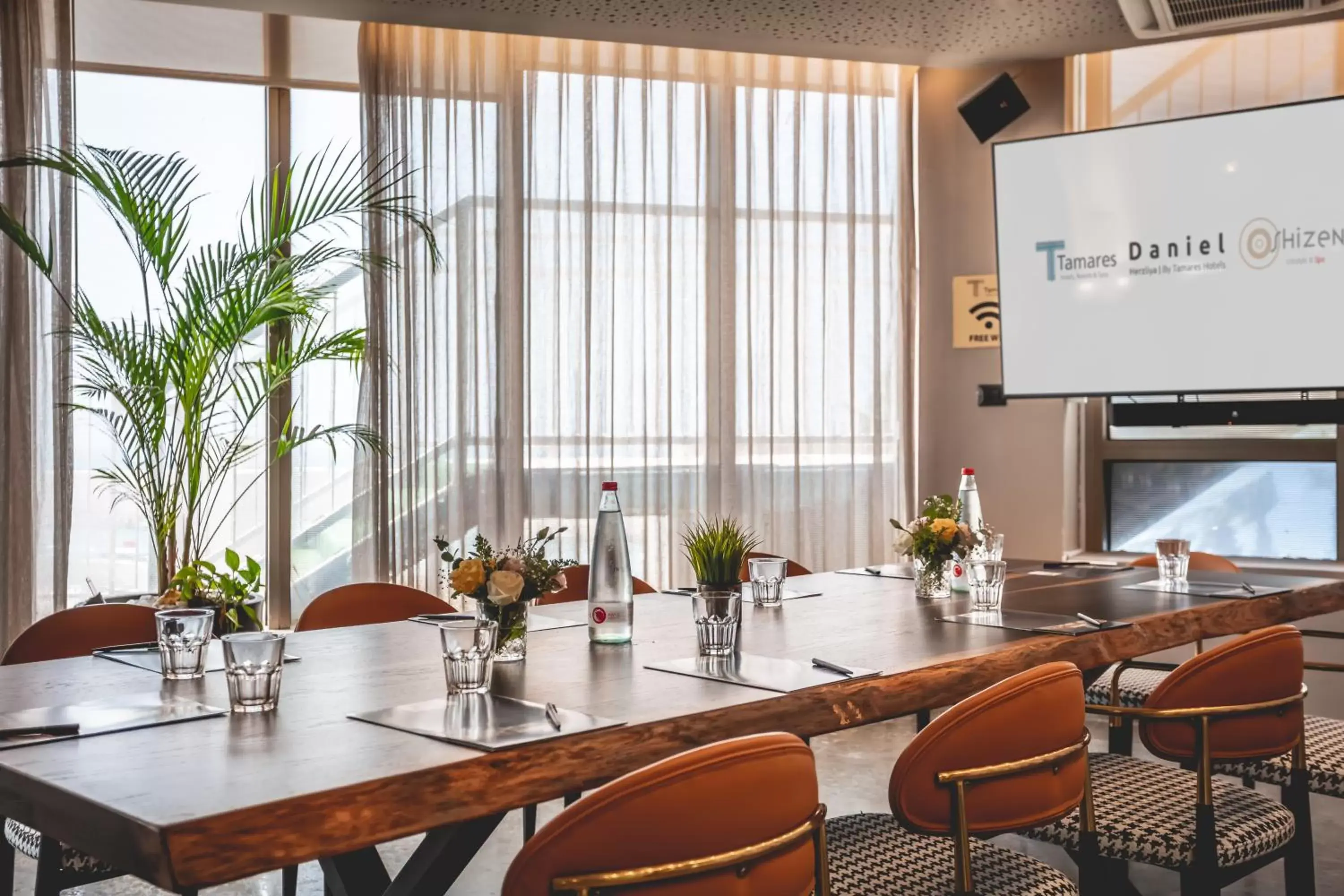 Seating area in Daniel Herzliya Hotel