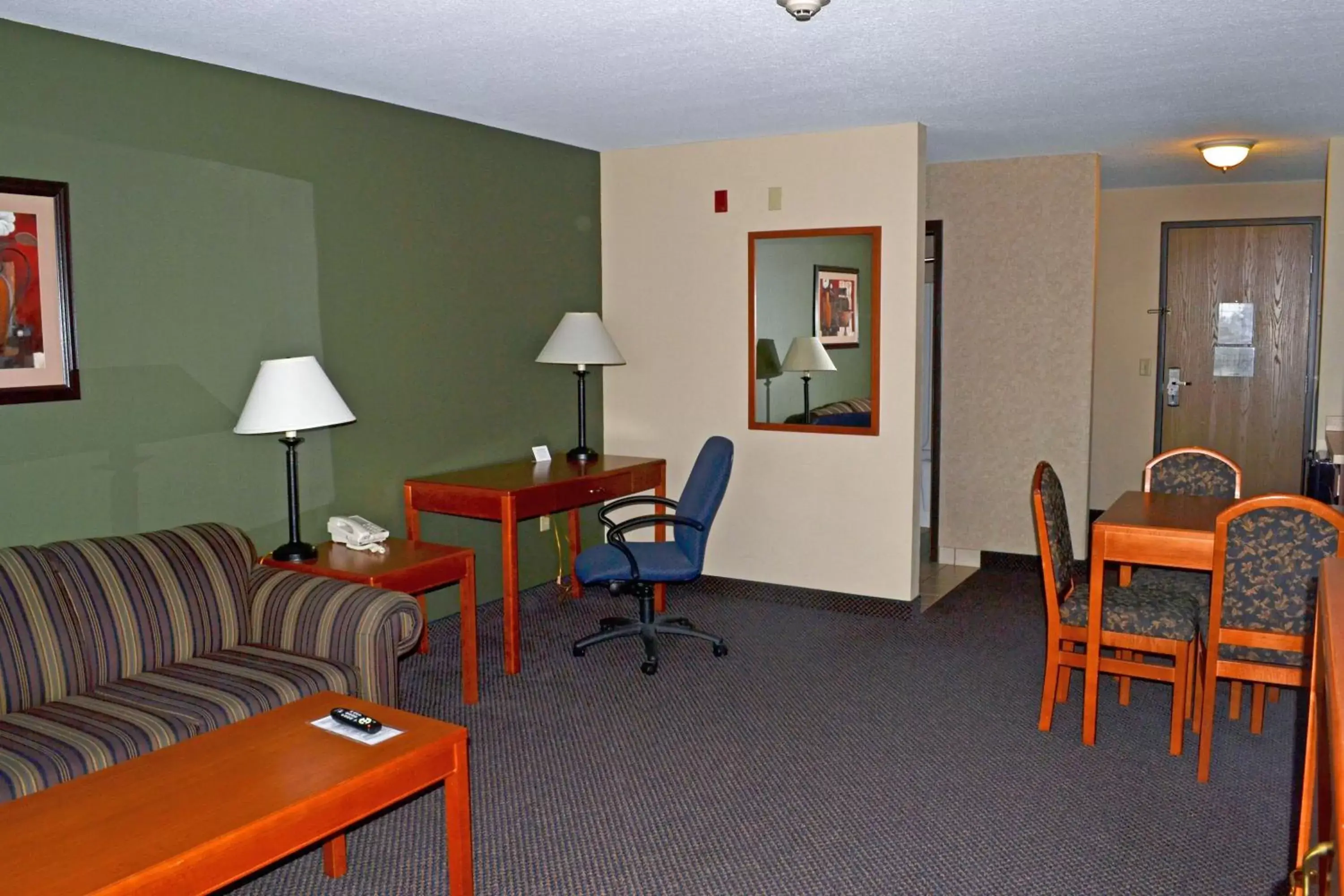 Seating Area in Paola Inn and Suites