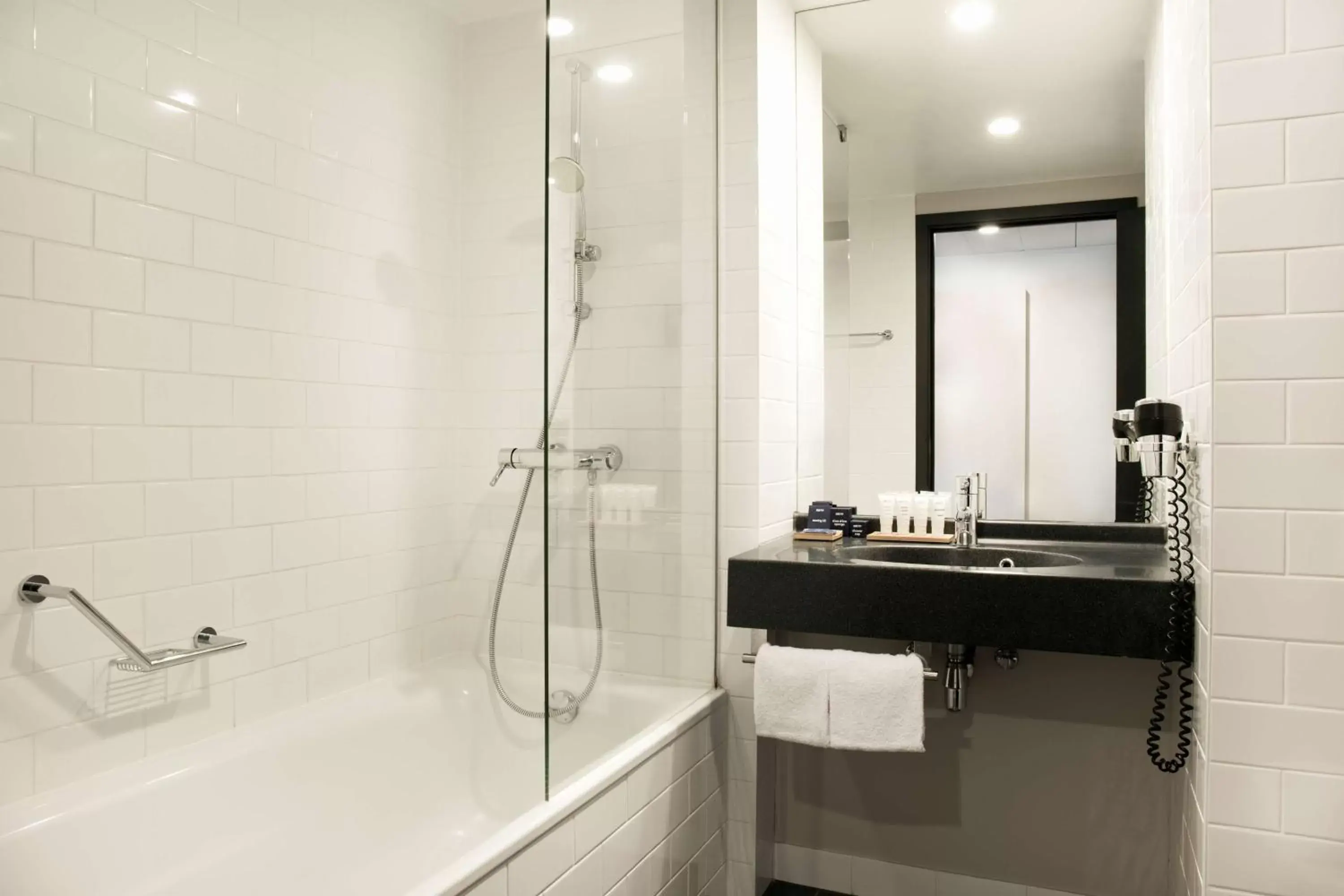 Bathroom in Hotel Park Inn by Radisson Brussels Midi