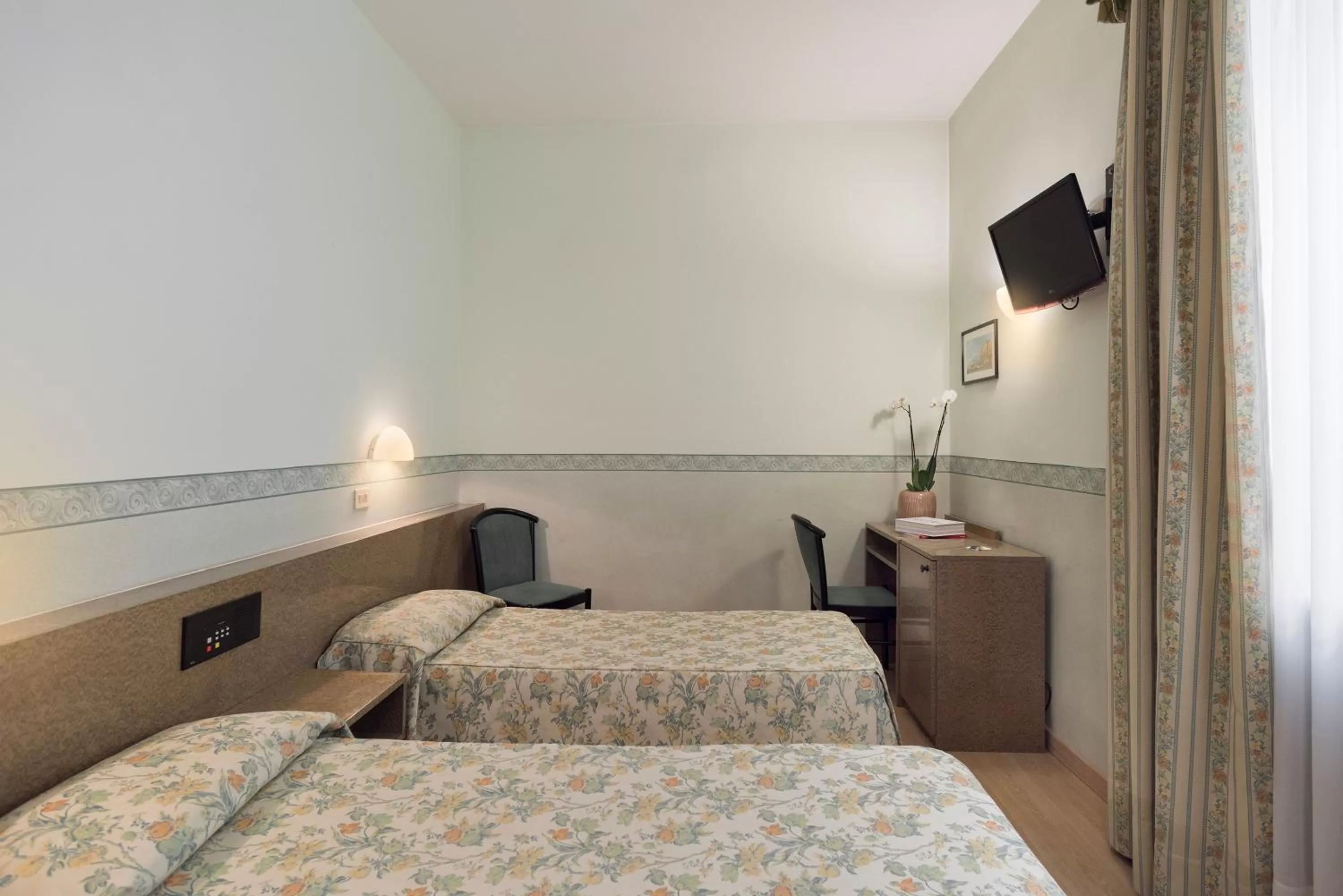 Bedroom in Hotel Garibaldi