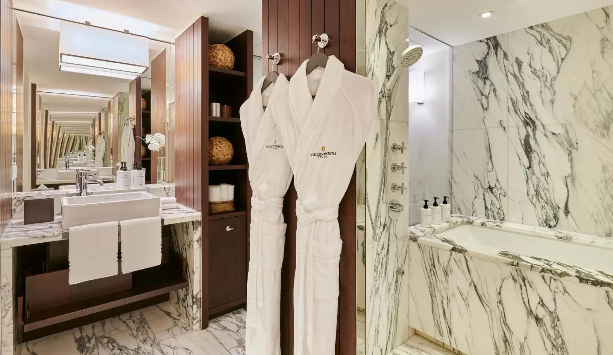 Photo of the whole room, Bathroom in InterContinental Genève, an IHG Hotel