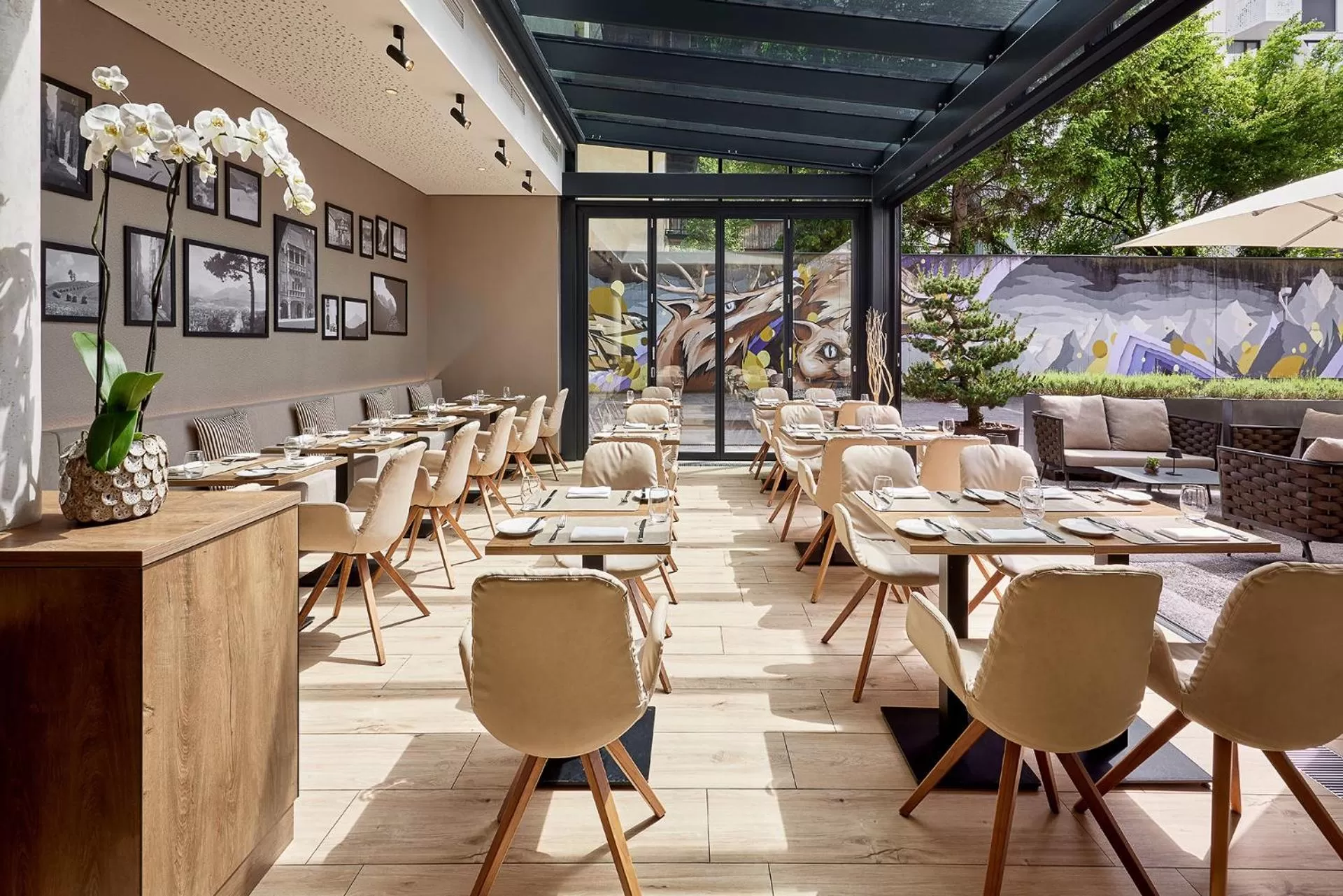 Restaurant/places to eat in AC Hotel by Marriott Innsbruck