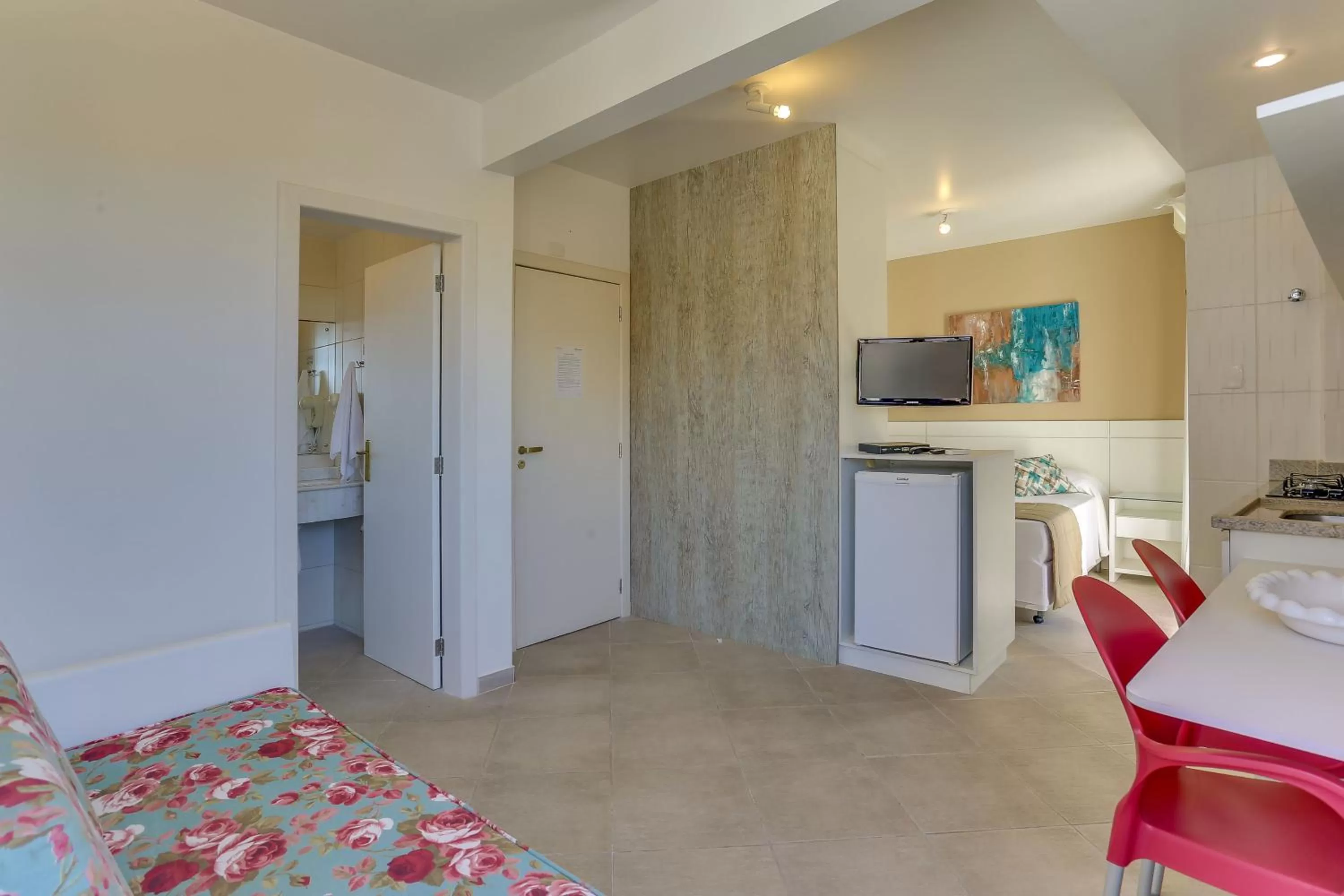 Kitchen or kitchenette, Bed in Pousada Atlantique